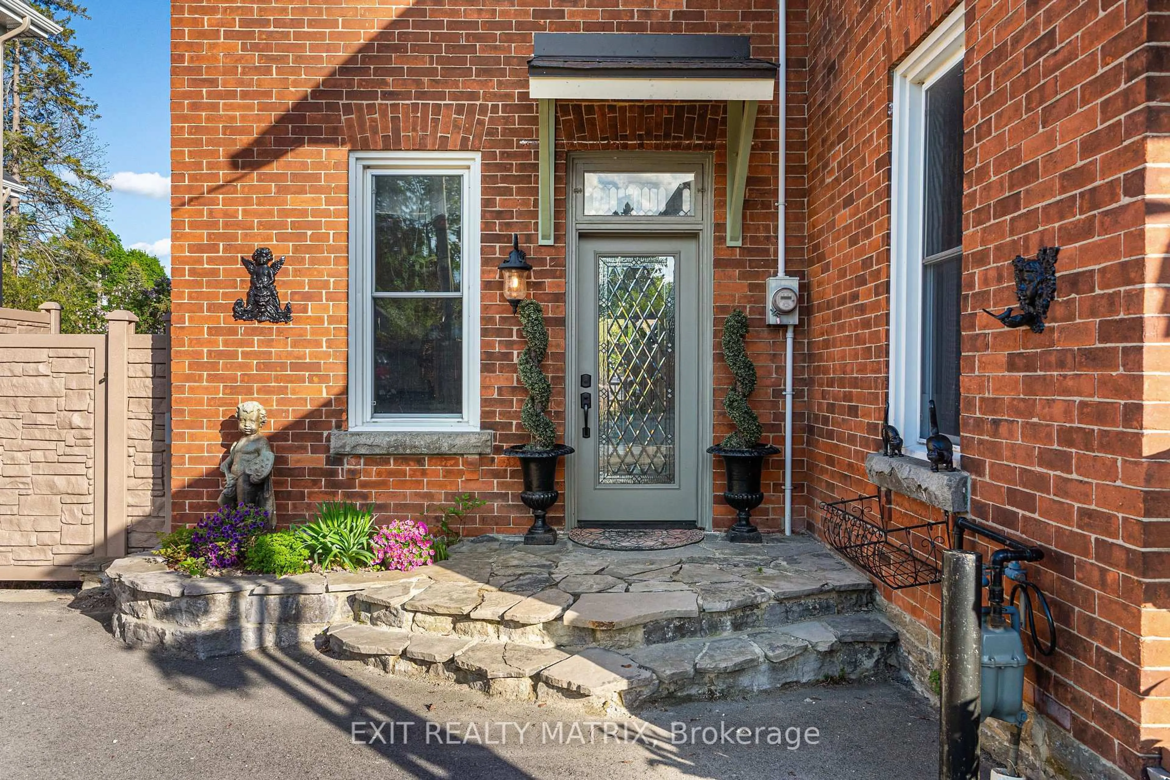 Home with brick exterior material, street for 98 William St, Carleton Place Ontario K7C 1X6