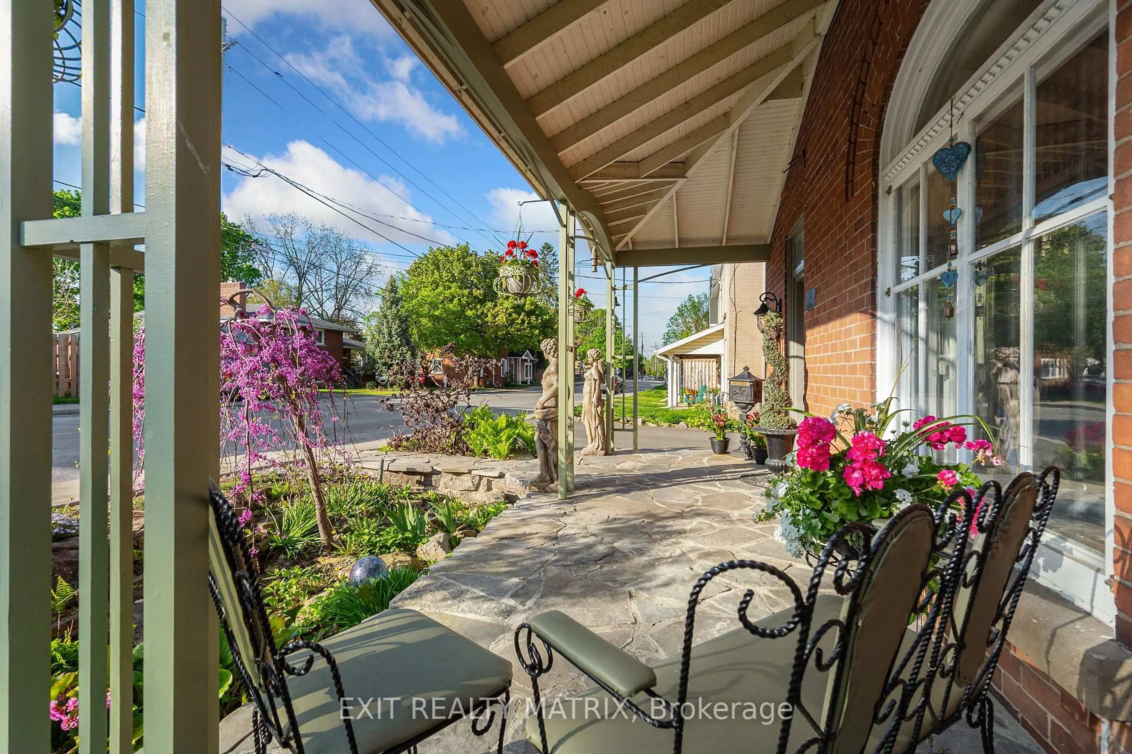 Patio, street for 98 William St, Carleton Place Ontario K7C 1X6