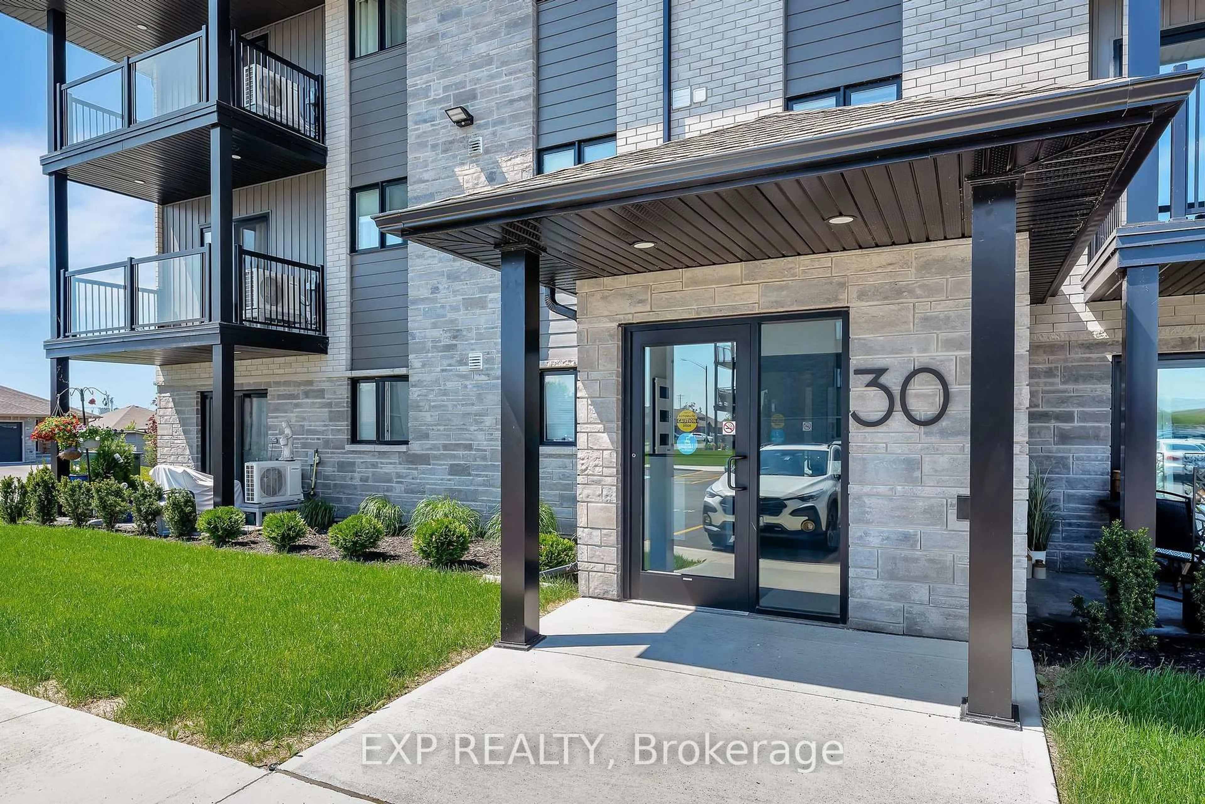 Indoor entryway for 30 Hillside Meadow Dr #303, Quinte West Ontario K8V 0J7