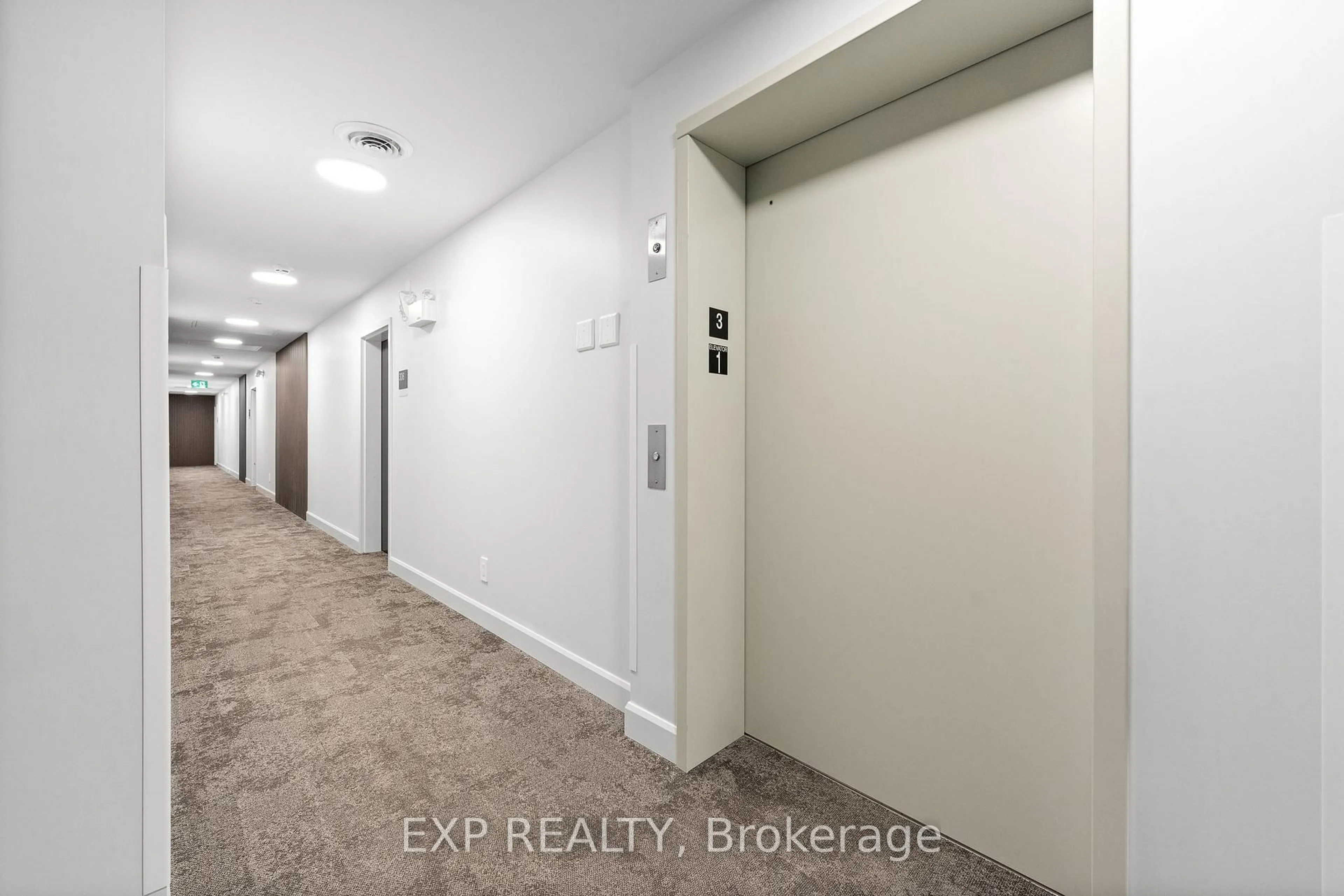 Indoor entryway for 30 Hillside Meadow Dr #303, Quinte West Ontario K8V 0J7