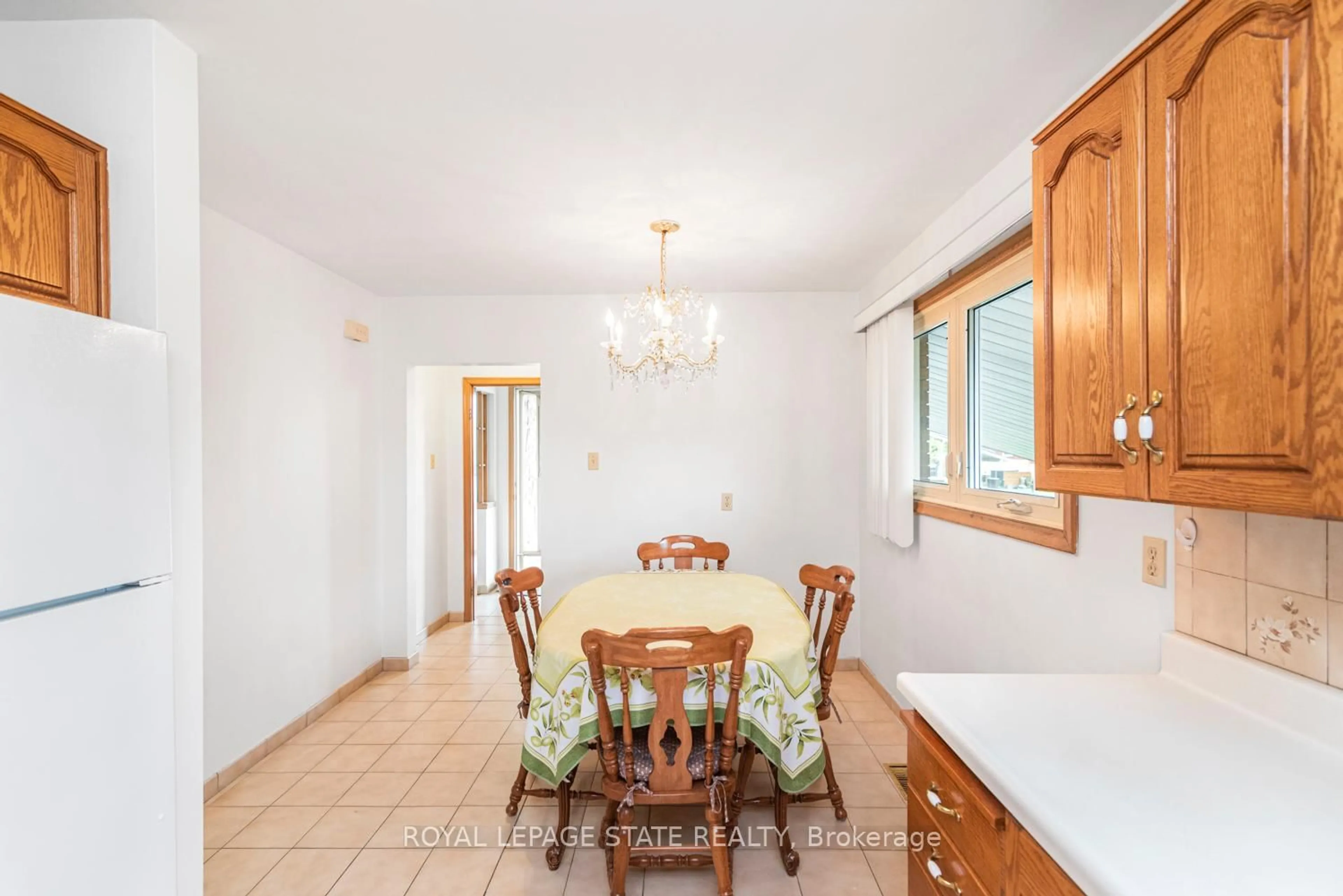Dining room, unknown for 30 Greeningdon Dr, Hamilton Ontario L9A 3A7
