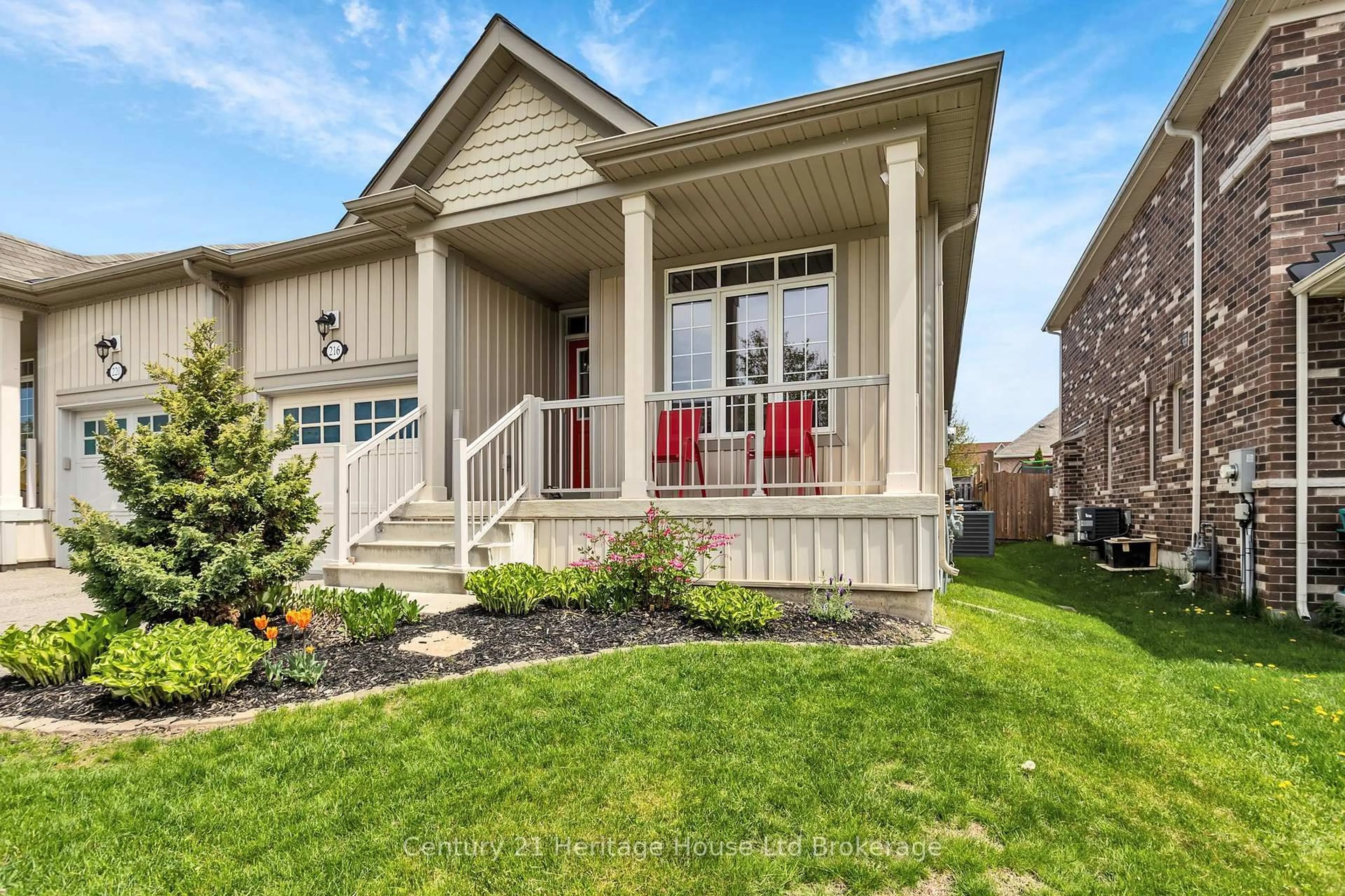 Home with vinyl exterior material, street for 216 Palmer Lane, Woodstock Ontario N4T 0G5