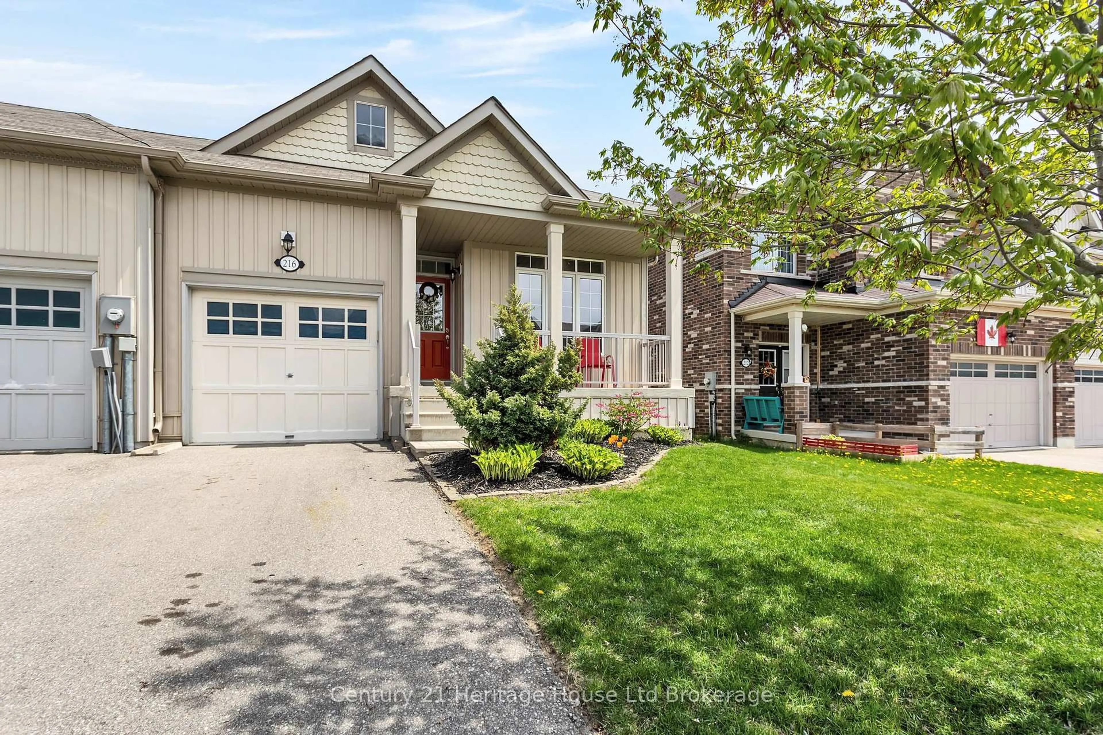 Home with vinyl exterior material, street for 216 Palmer Lane, Woodstock Ontario N4T 0G5