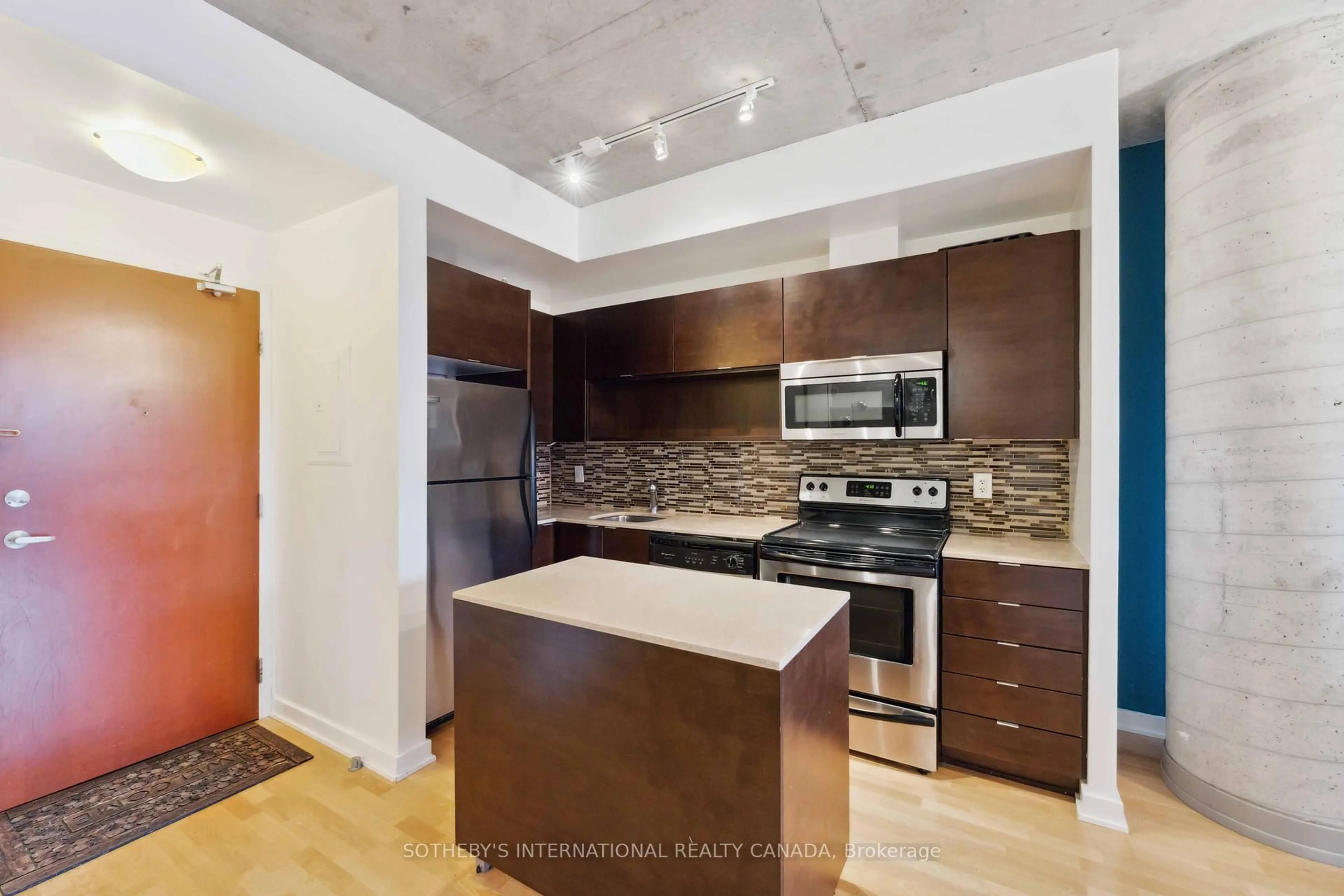 Standard kitchen, unknown for 324 Laurier Ave #1308, Ottawa Ontario K1P 0A4