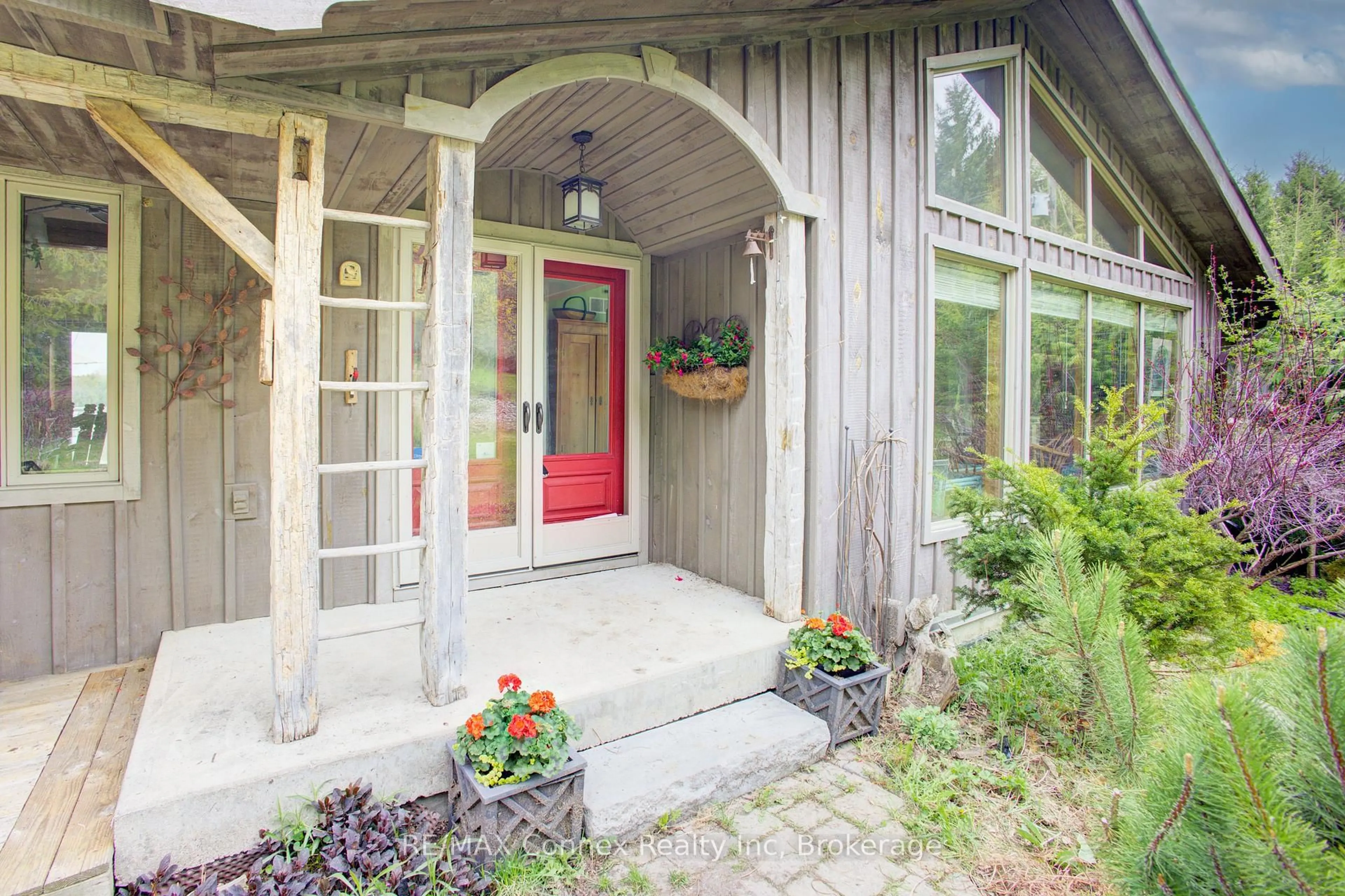 Indoor entryway for 5297 Sixth Line, Guelph/Eramosa Ontario N0B 2K0