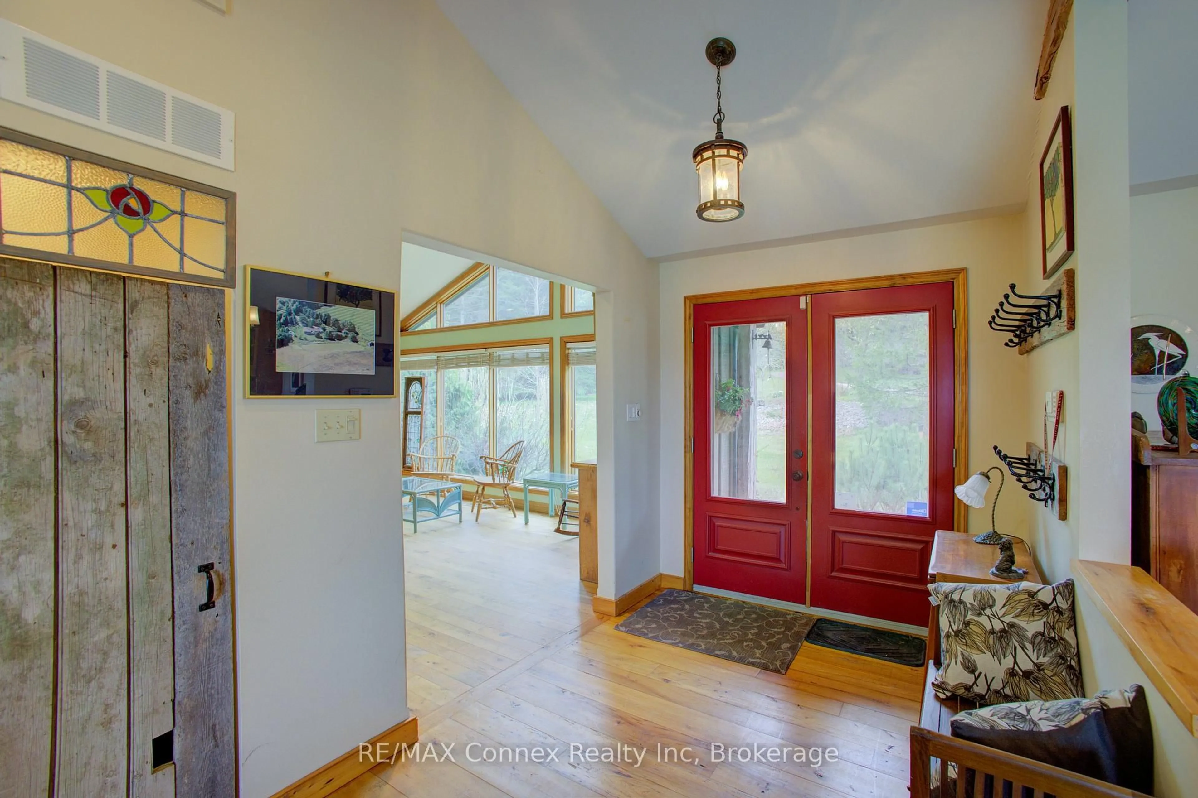 Indoor entryway for 5297 Sixth Line, Guelph/Eramosa Ontario N0B 2K0