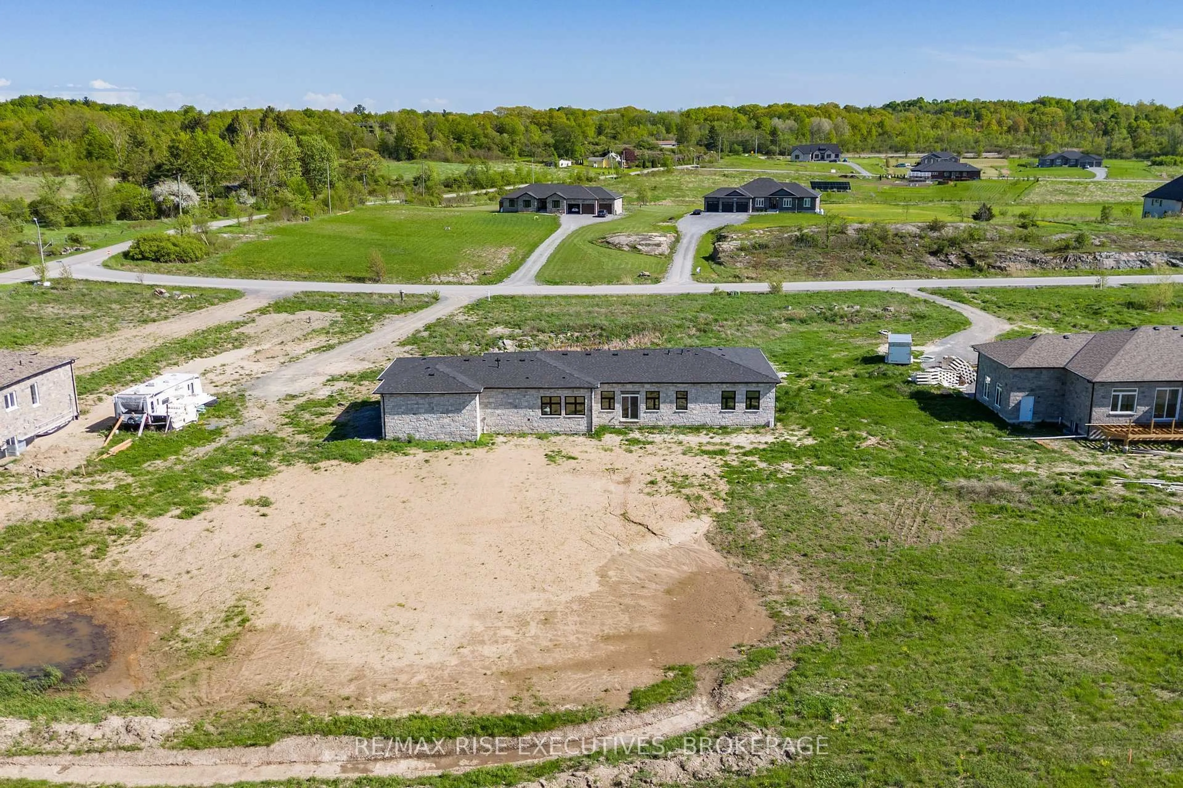 A pic from outside/outdoor area/front of a property/back of a property/a pic from drone, building for 134 HINEMAN St, Kingston Ontario K7L 0G2