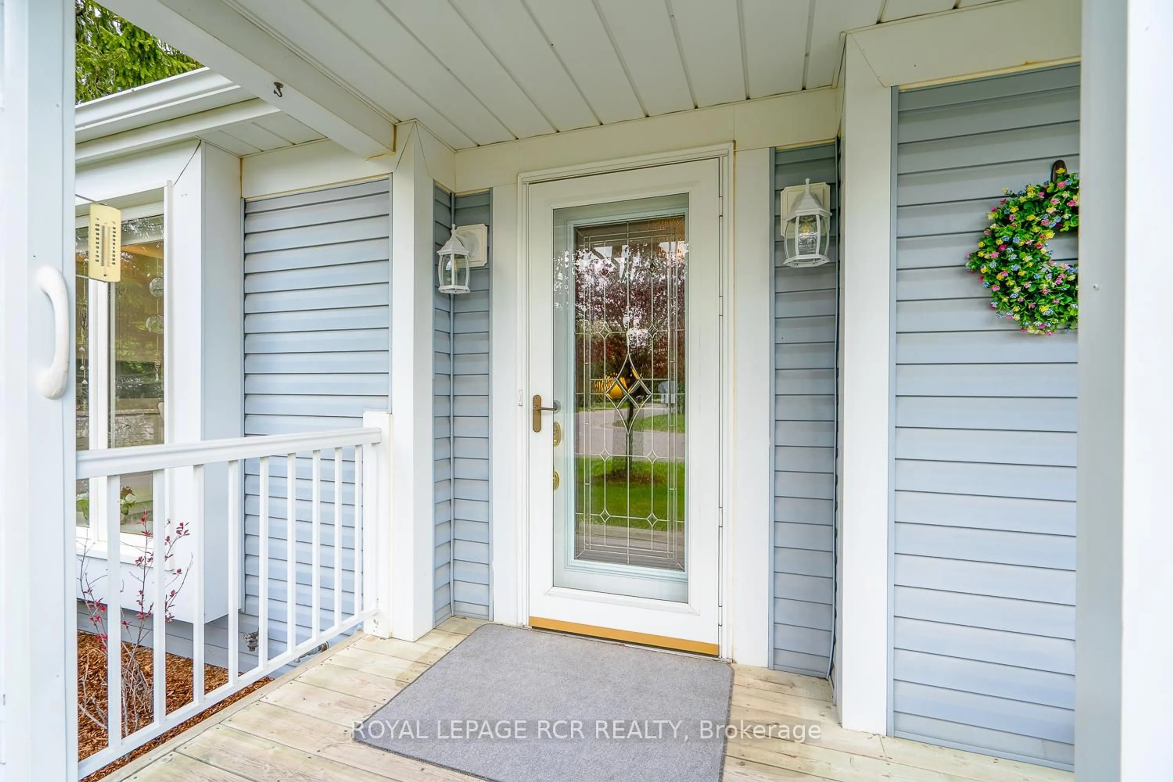 Indoor entryway for 32 White Bark Way, Centre Wellington Ontario N0B 1J0
