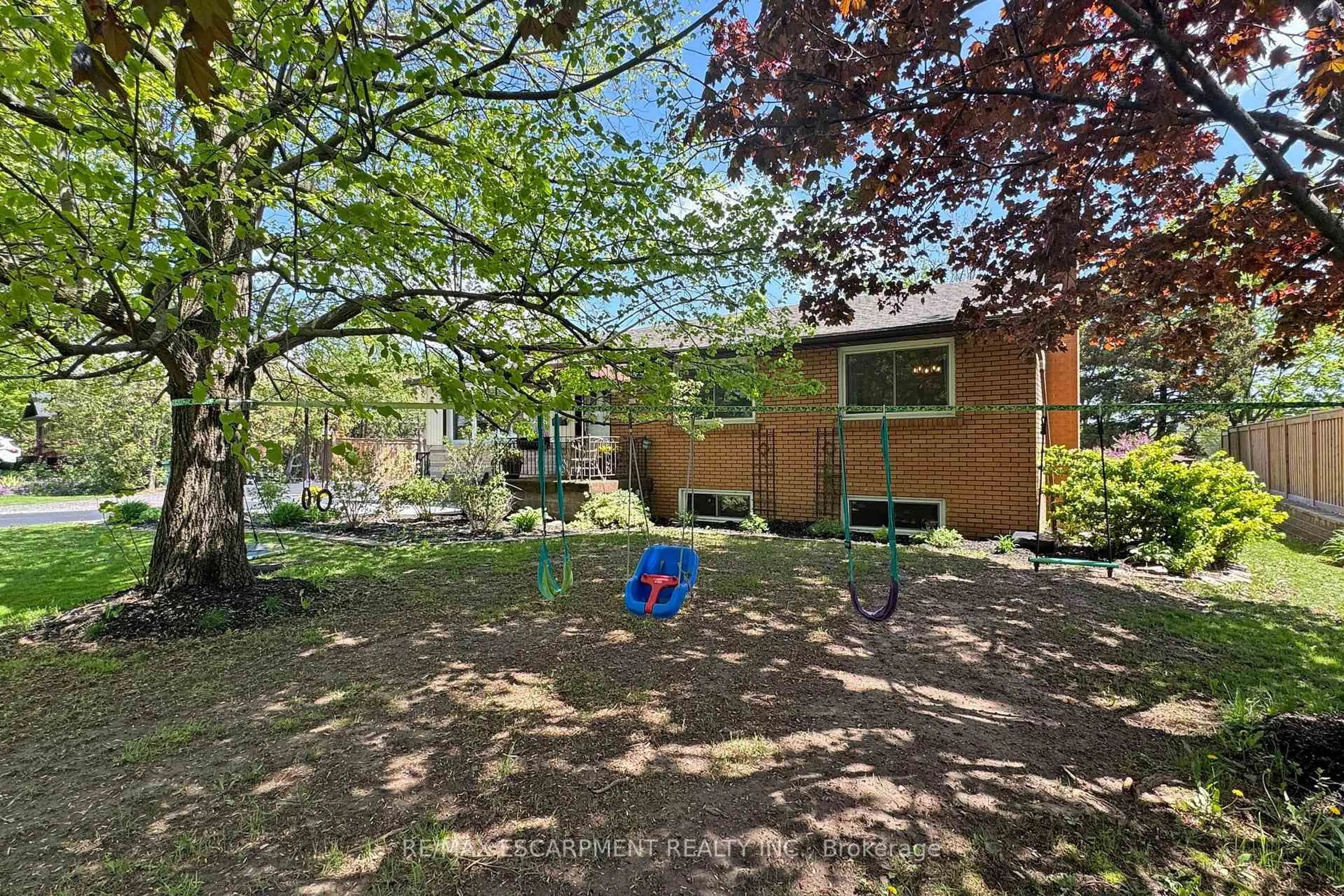 A pic from outside/outdoor area/front of a property/back of a property/a pic from drone, street for 14 Algonquin Ave, Hamilton Ontario L9H 7L2