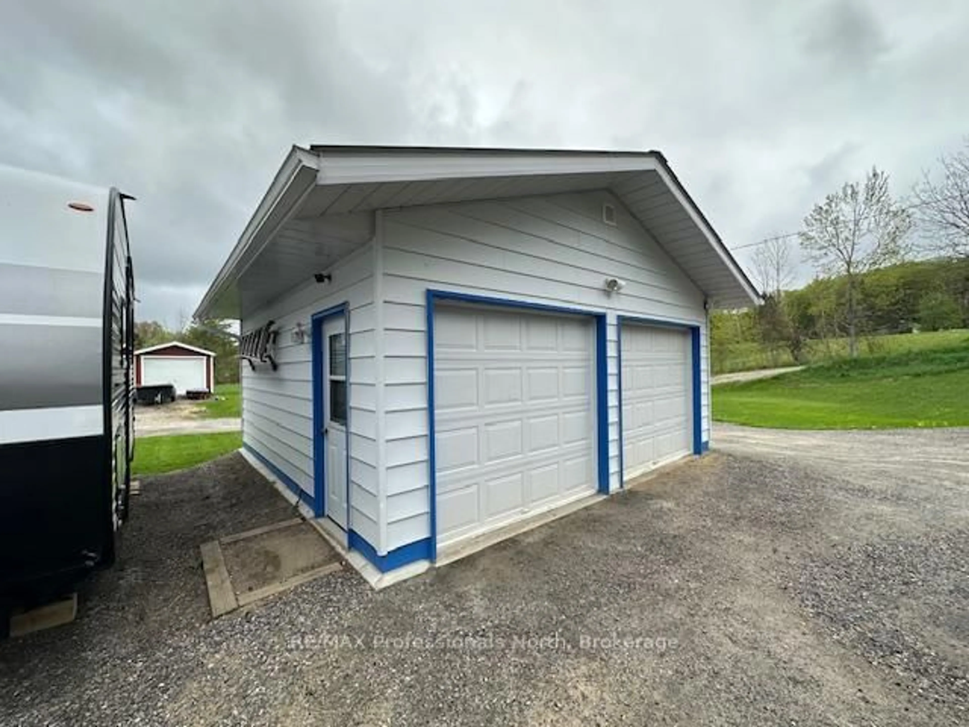 Indoor garage for 1027 Current Tr, Minden Hills Ontario K0M 2K0