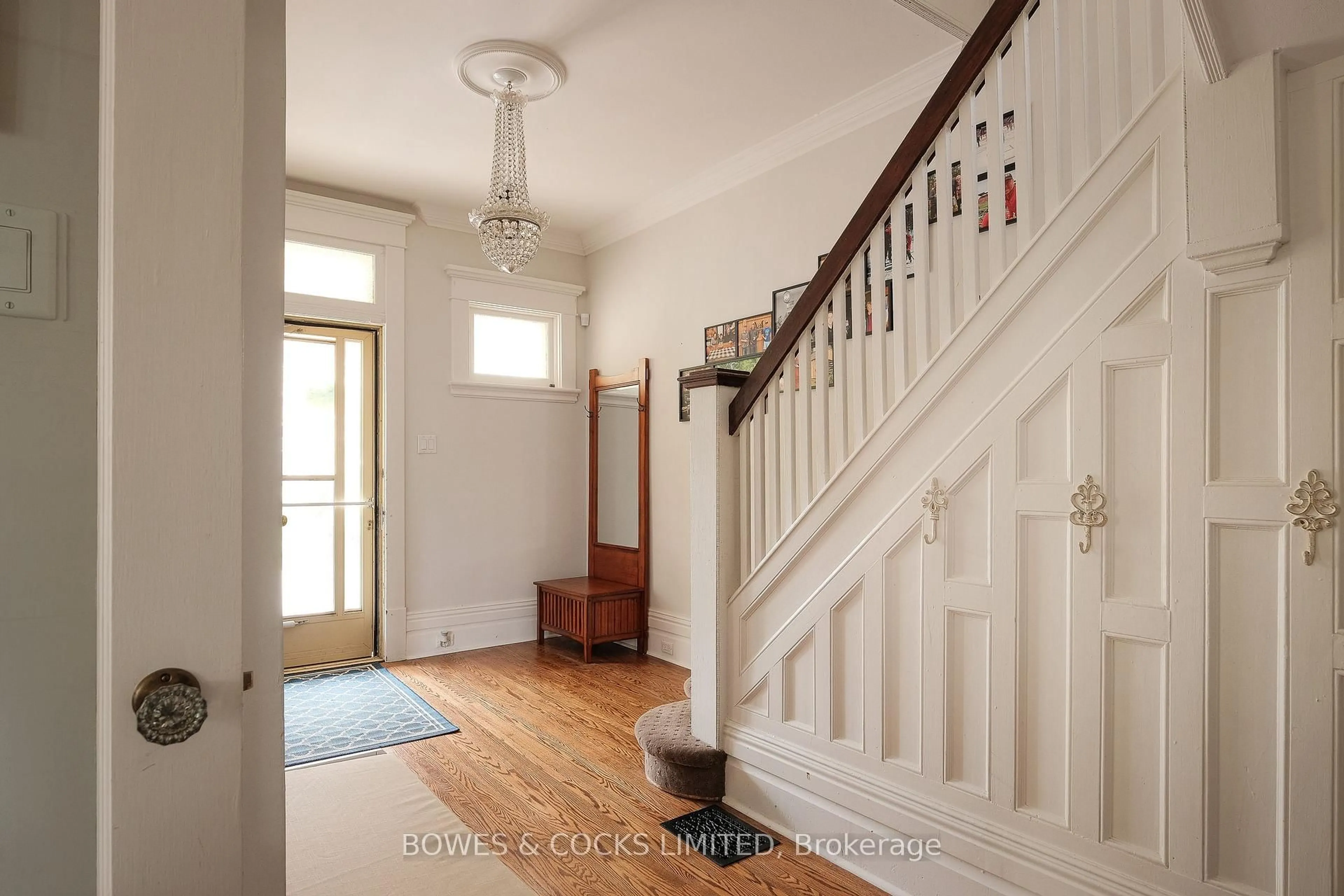 Indoor entryway for 247 Engleburn Ave, Peterborough Ontario K9H 1S5