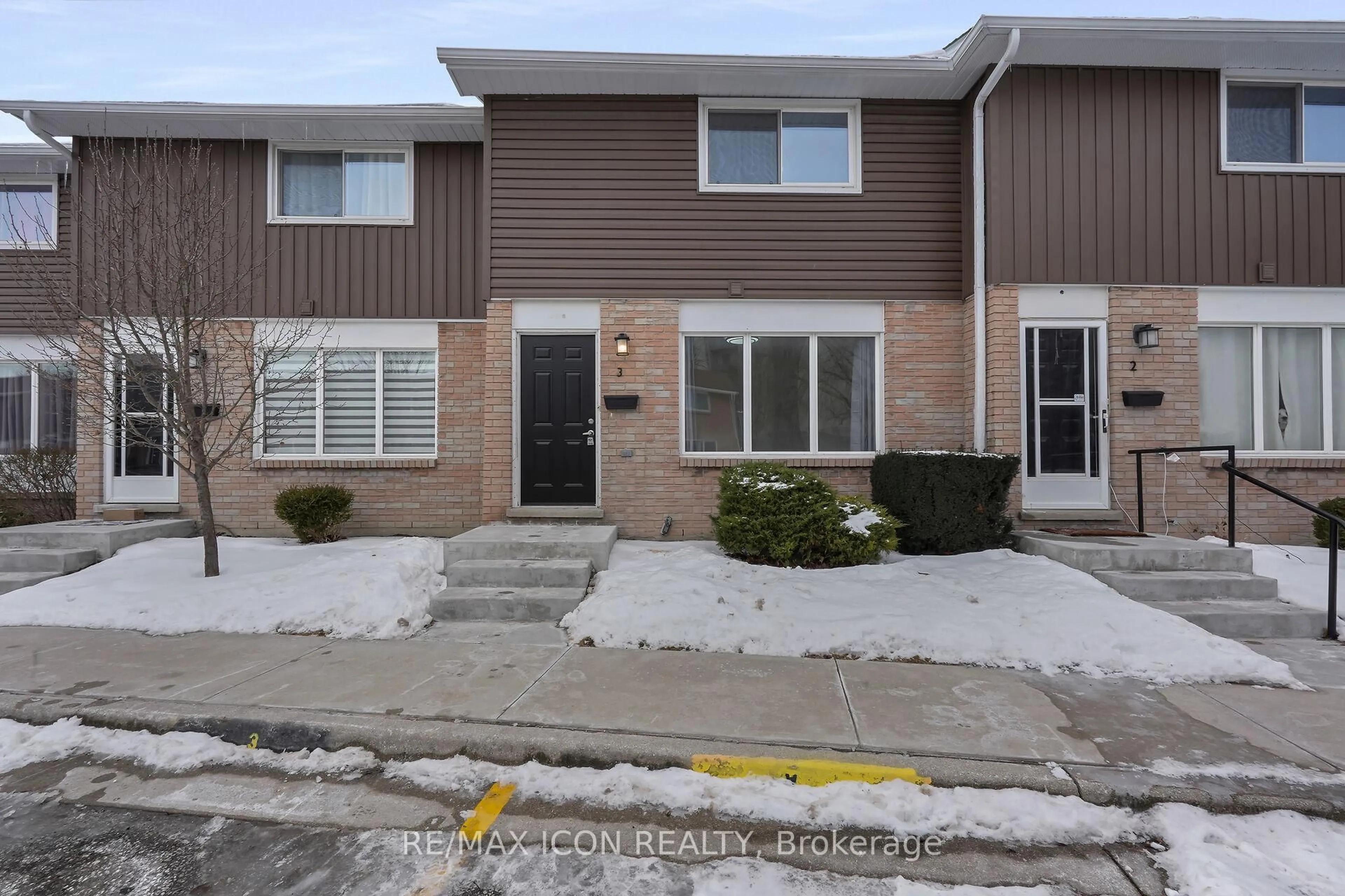 Unknown for 82 Finch Dr #3, Sarnia Ontario N7S 4T8