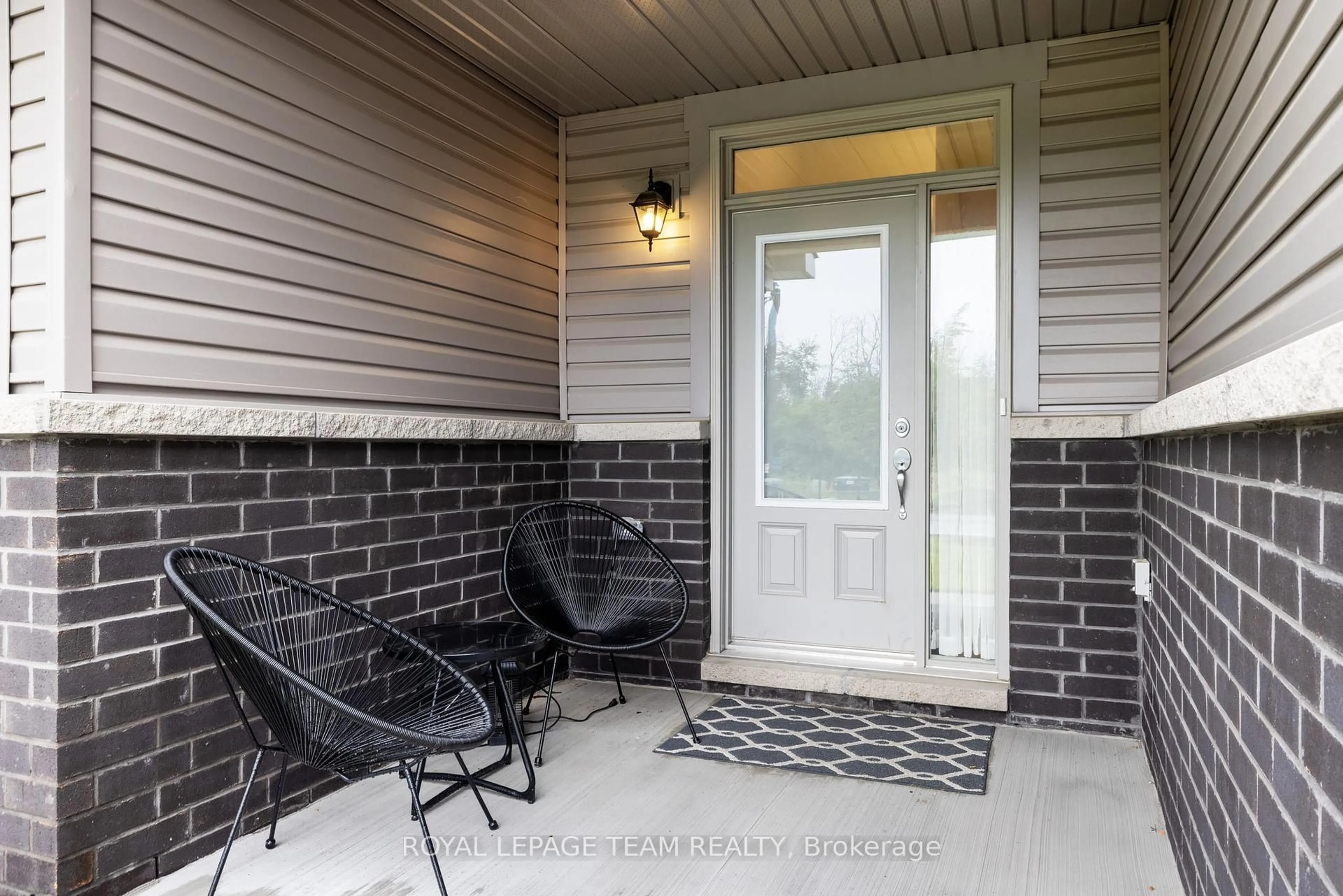 Patio, street for 130 Wabikon Cres, Ottawa Ontario K1X 0H8
