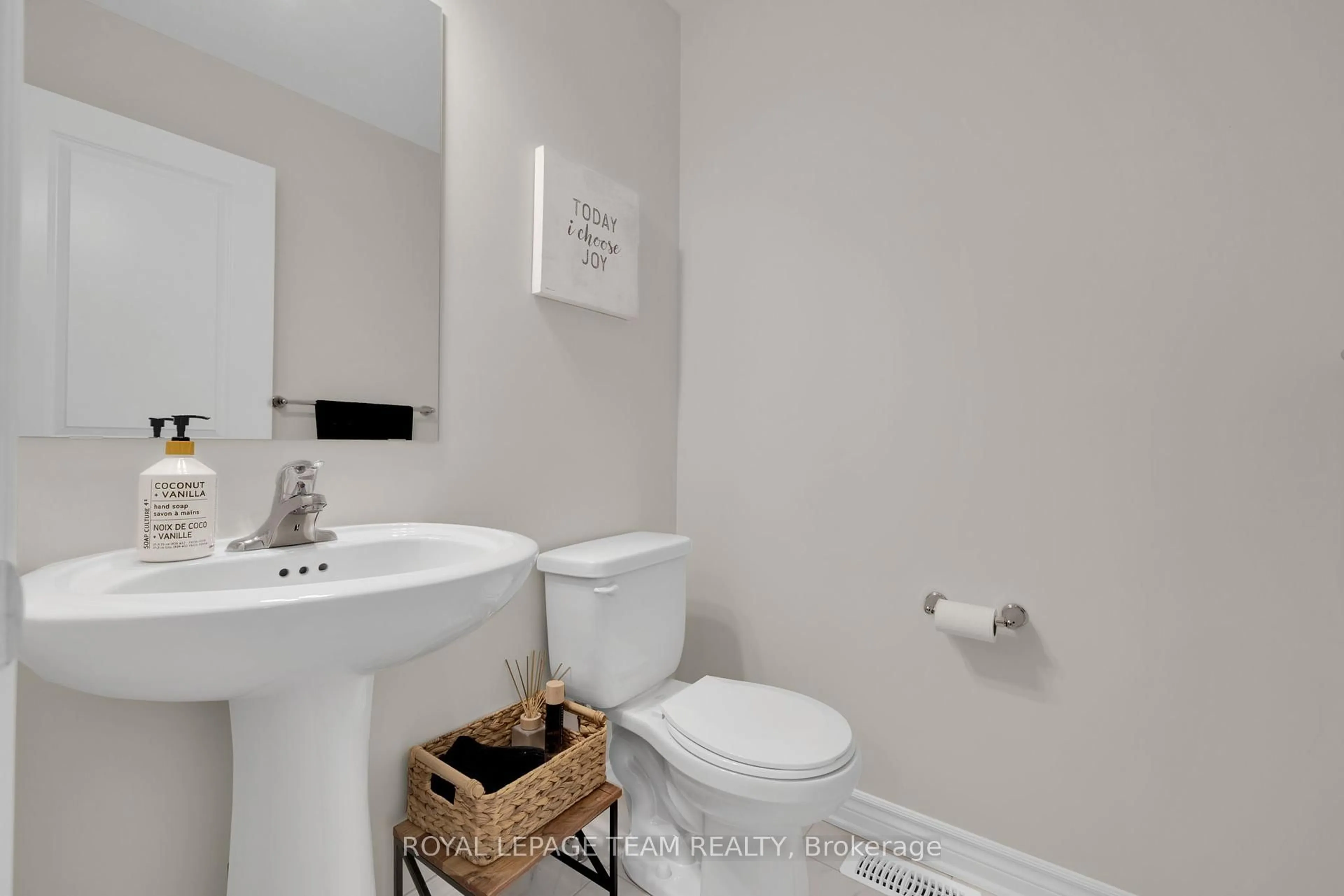 Standard bathroom, unknown for 130 Wabikon Cres, Ottawa Ontario K1X 0H8