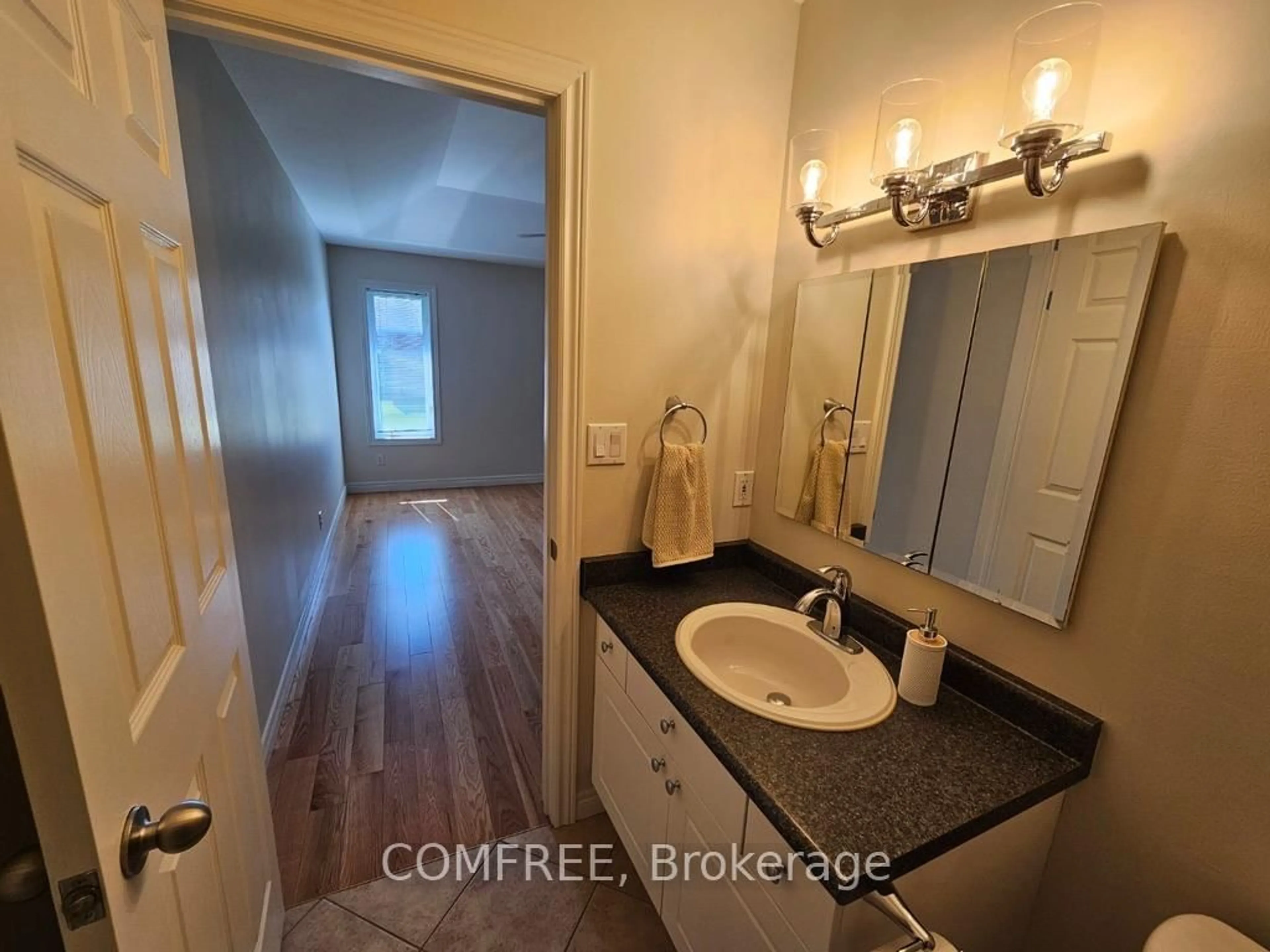 A pic of a room for 1803 Chateau Ave, Windsor Ontario N8P 1M6