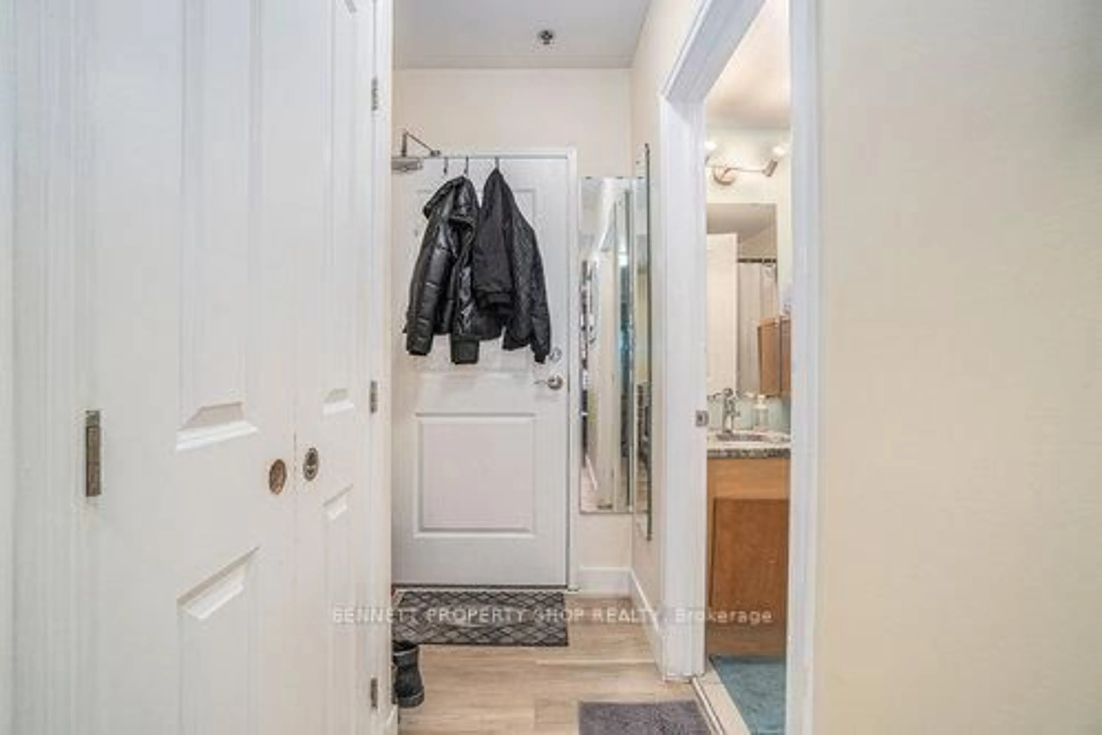 Indoor entryway for 429 Kent St #313, Ottawa Ontario K2P 1B5