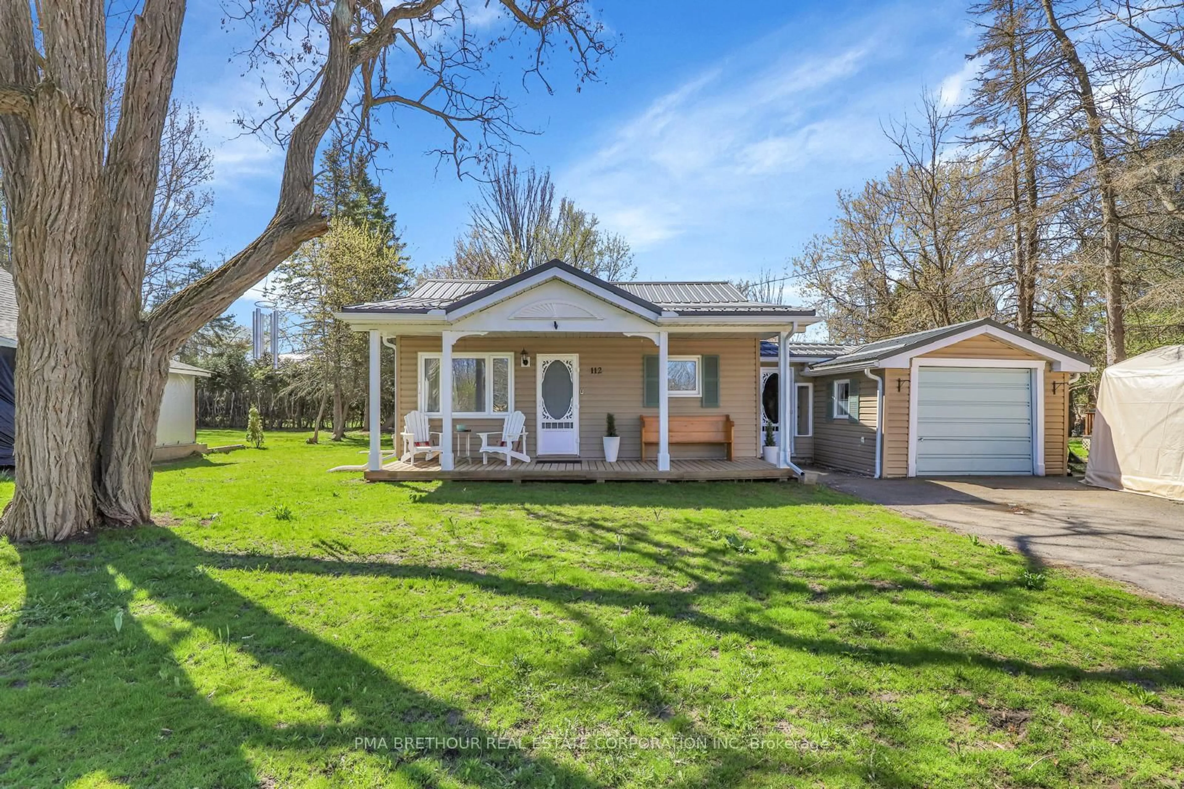 A pic from outside/outdoor area/front of a property/back of a property/a pic from drone, street for 112 Drummond St, Merrickville-Wolford Ontario K0G 1N0