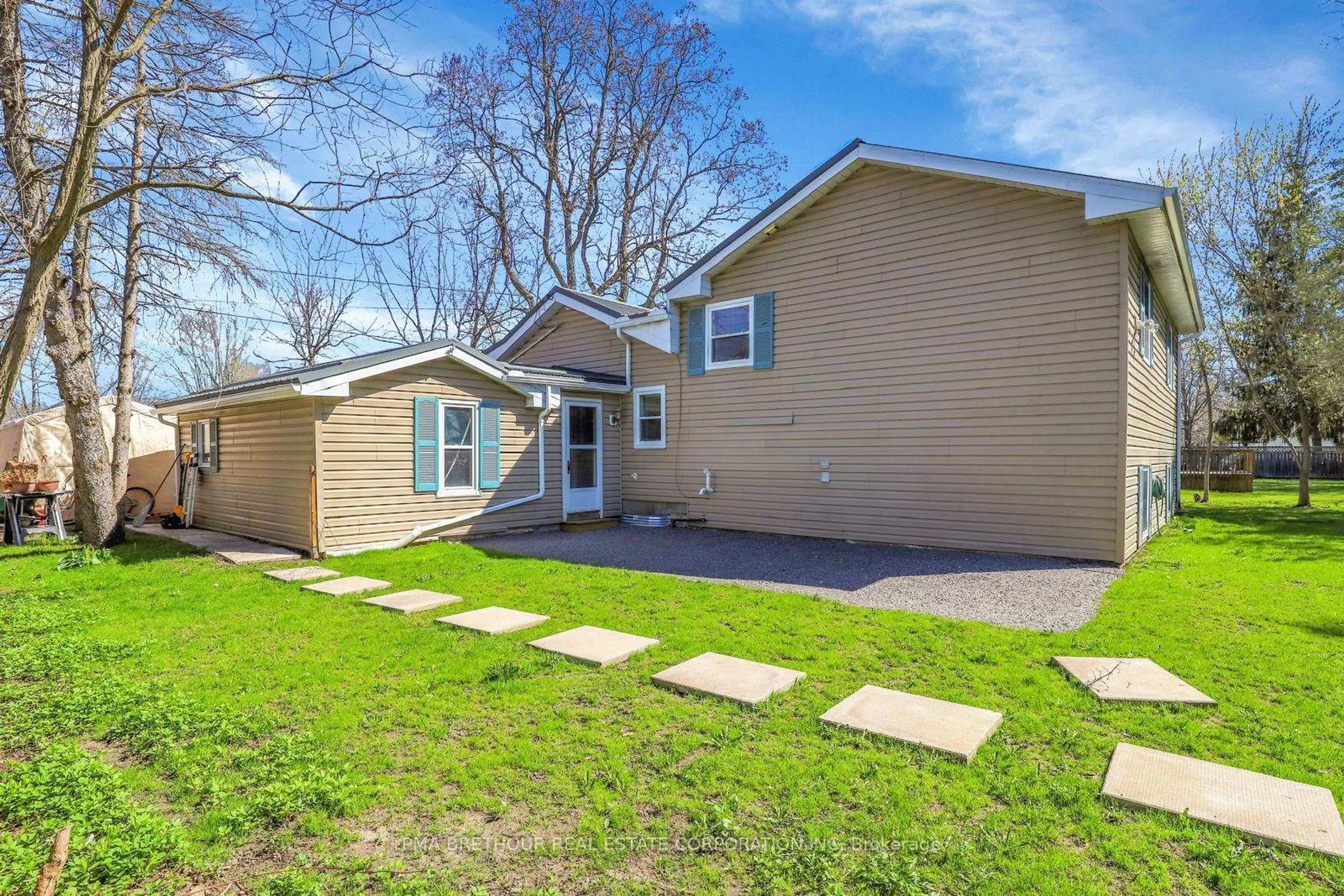 Home with vinyl exterior material, street for 112 Drummond St, Merrickville-Wolford Ontario K0G 1N0