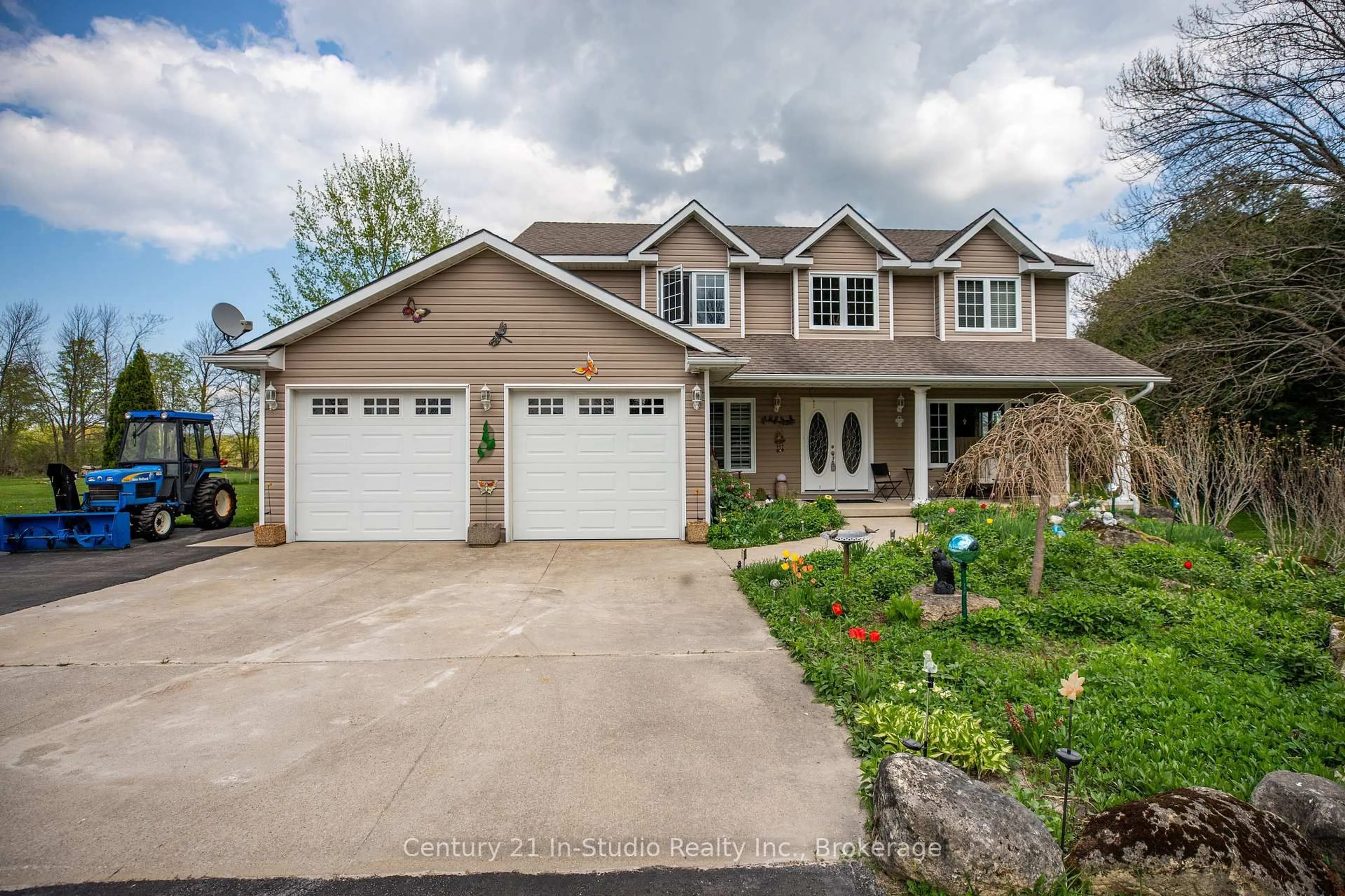 Home with vinyl exterior material, street for 497119 Concession 6 S (Bognor) Rd, Meaford Ontario N0H 1E0