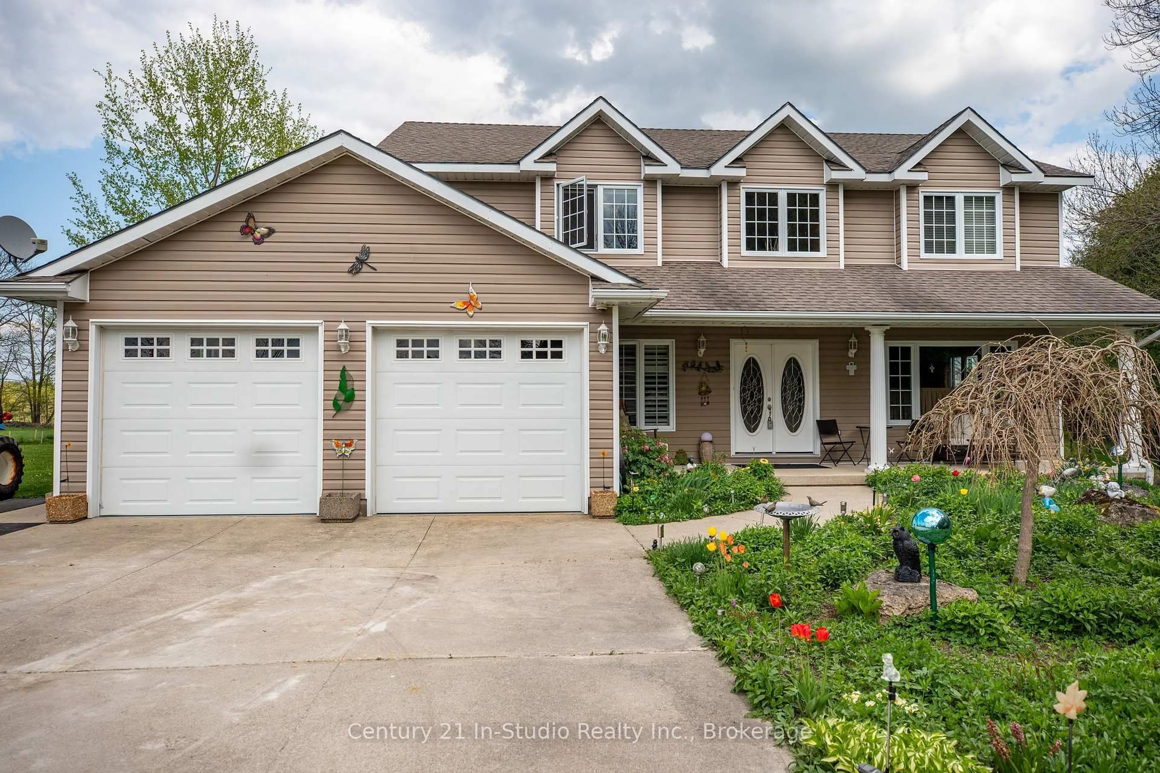 Home with vinyl exterior material, street for 497119 Concession 6 S (Bognor) Rd, Meaford Ontario N0H 1E0