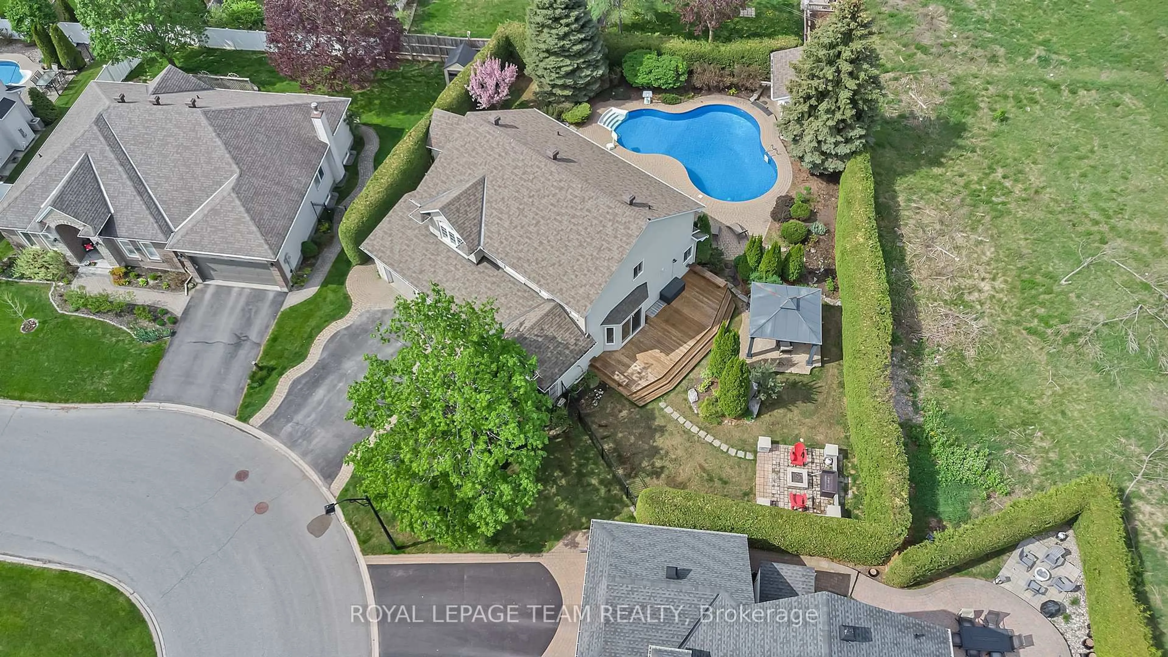 A pic from outside/outdoor area/front of a property/back of a property/a pic from drone, unknown for 27 Heritage Grove Cres, Ottawa Ontario K2S 1R2