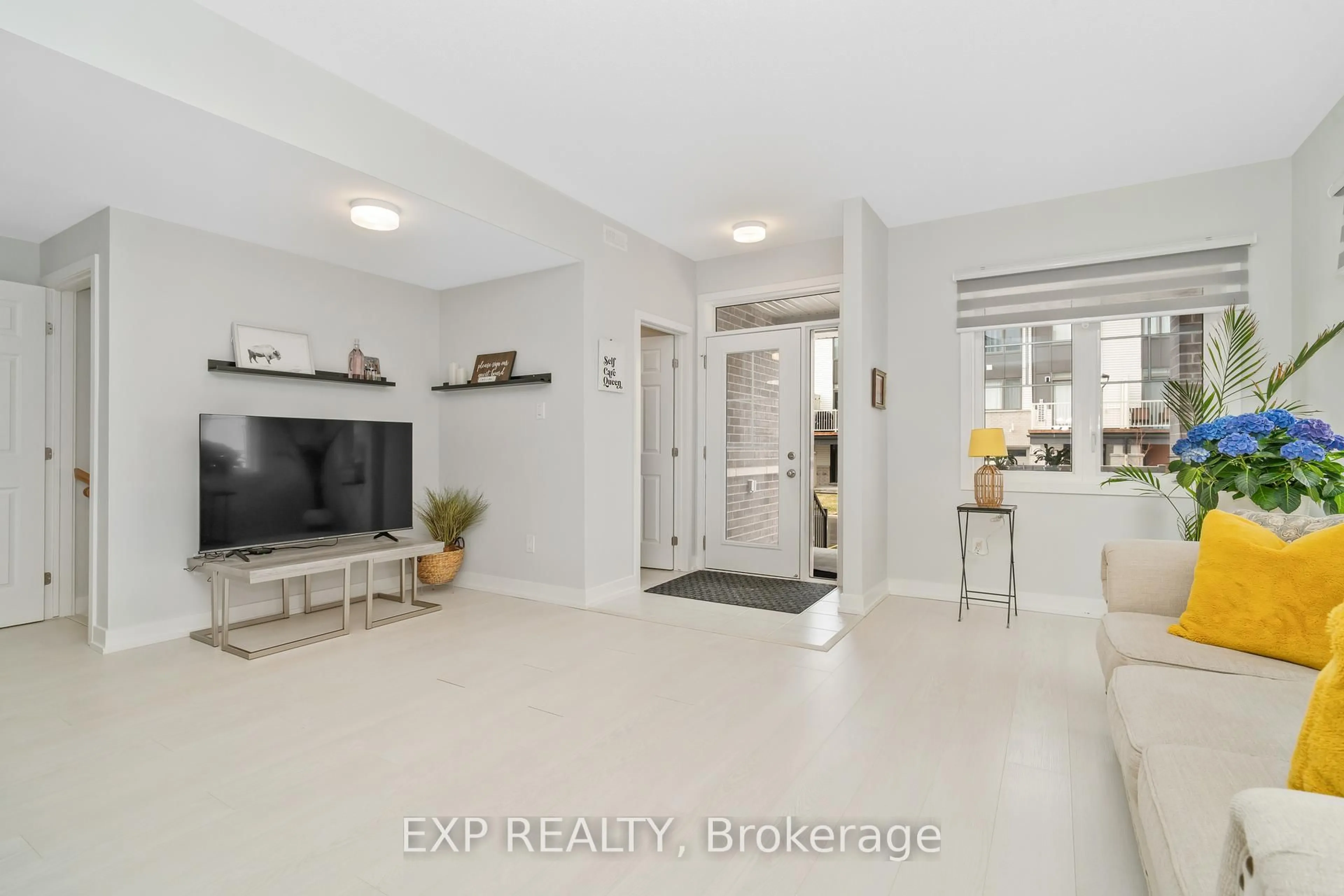 Indoor entryway for 222 Anyolite Private, Ottawa Ontario K2J 7J3