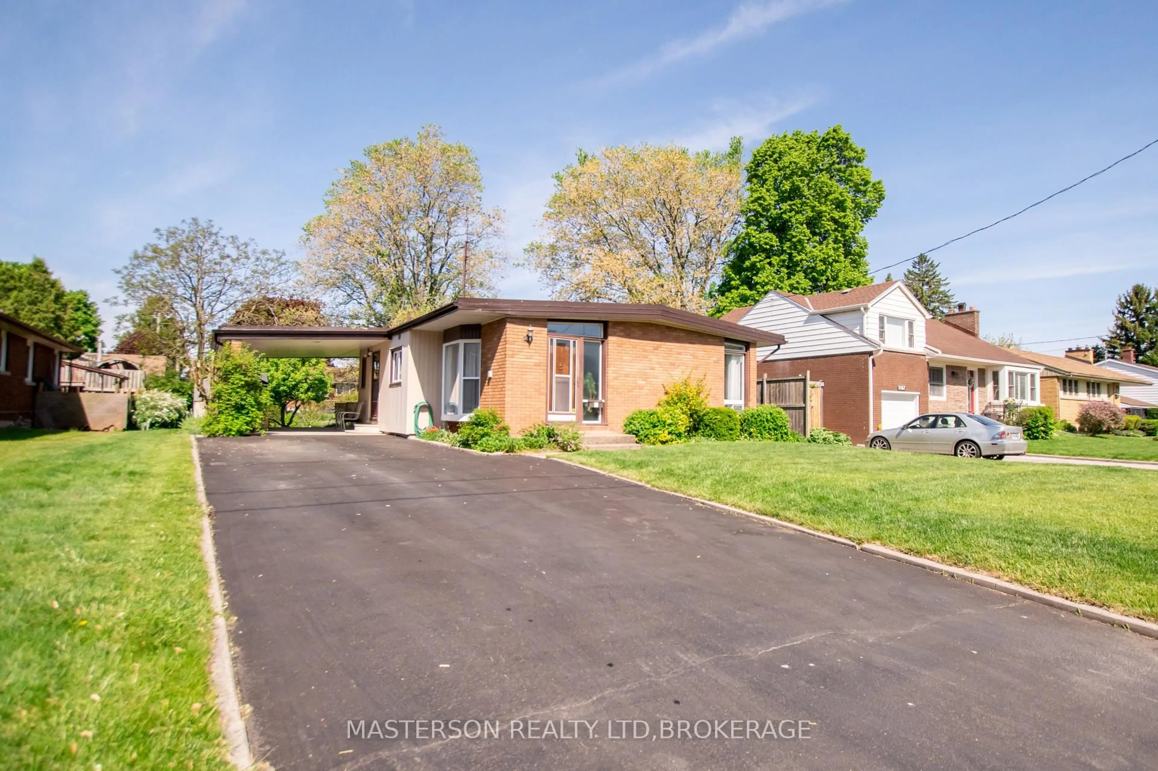 A pic from outside/outdoor area/front of a property/back of a property/a pic from drone, street for 3577 Marlborough Pl, Niagara Falls Ontario L2J 2S2