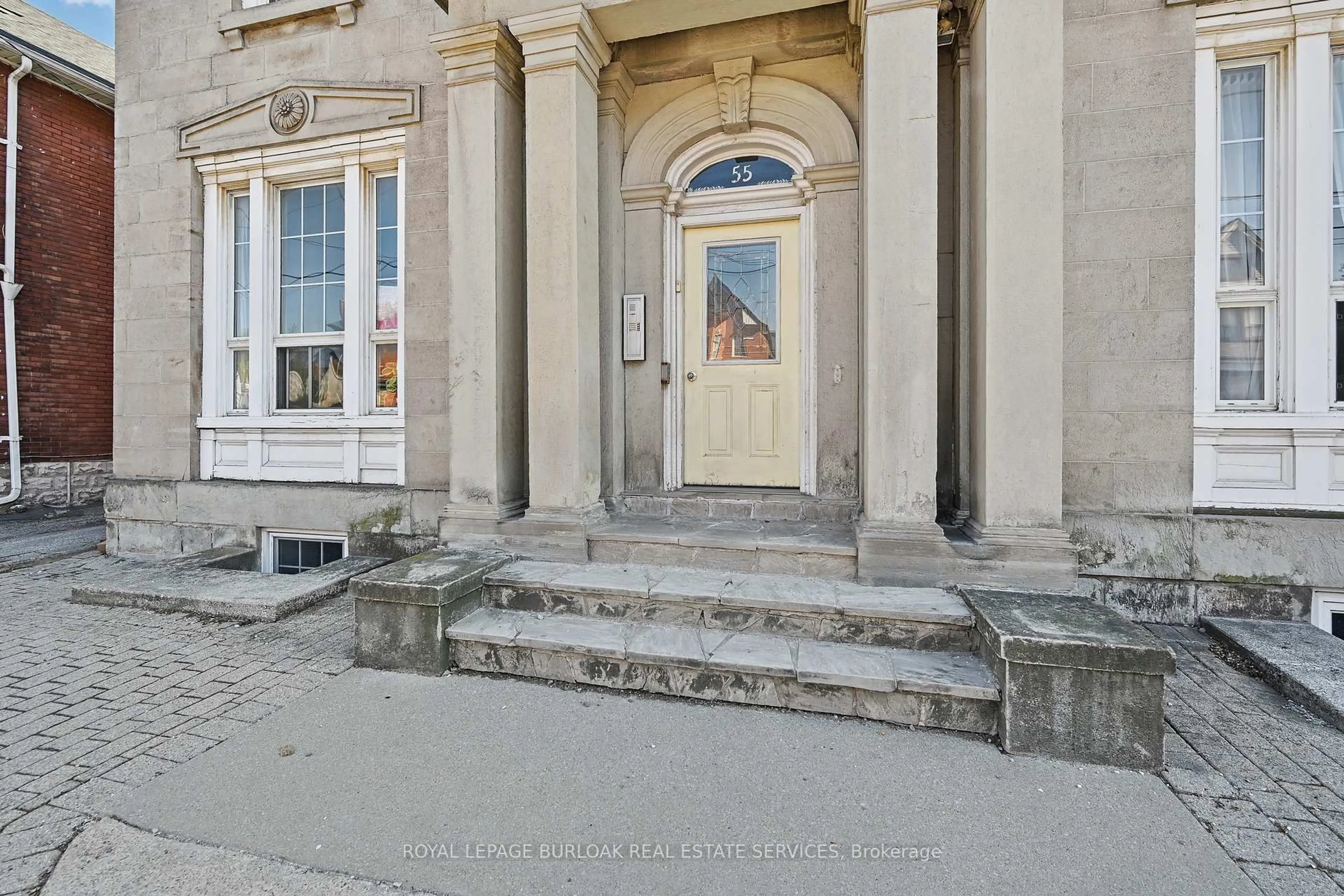 Indoor foyer for 55 Barton St, Hamilton Ontario L8L 1A3