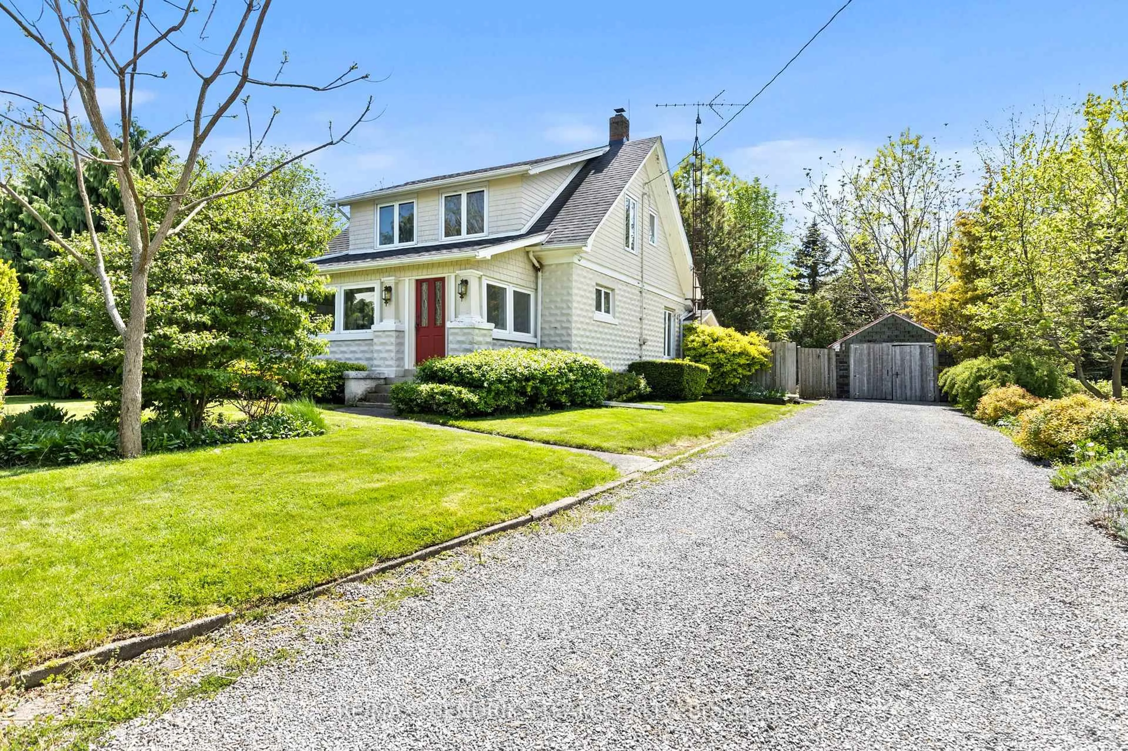 Home with vinyl exterior material, street for 1386 McNab Rd, Niagara-on-the-Lake Ontario L0S 1J0