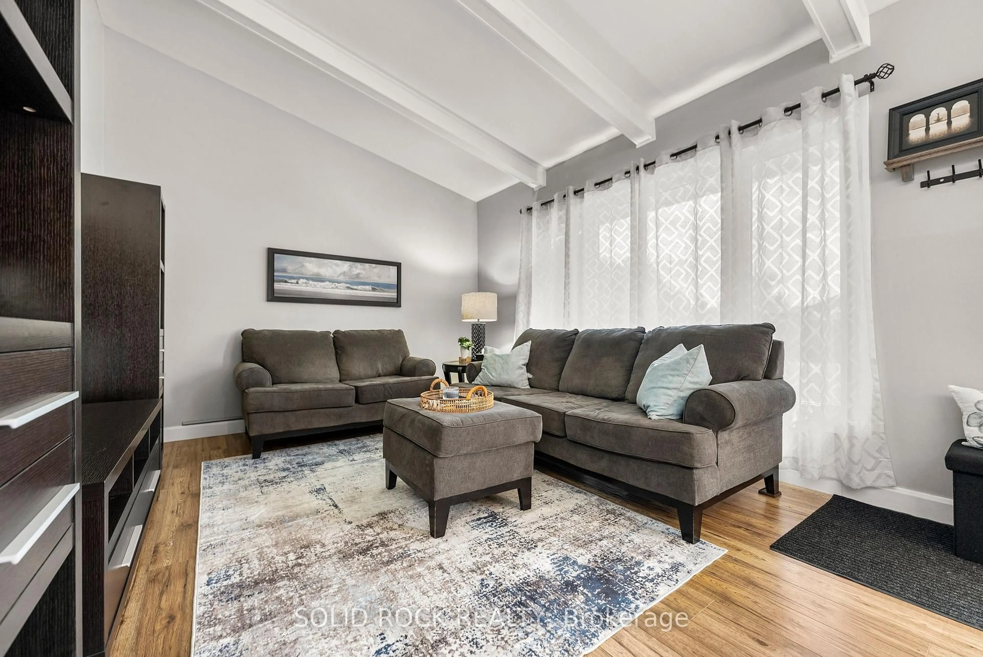 Living room with furniture, unknown for 1377 TOULON St, Ottawa Ontario K1E 1J2