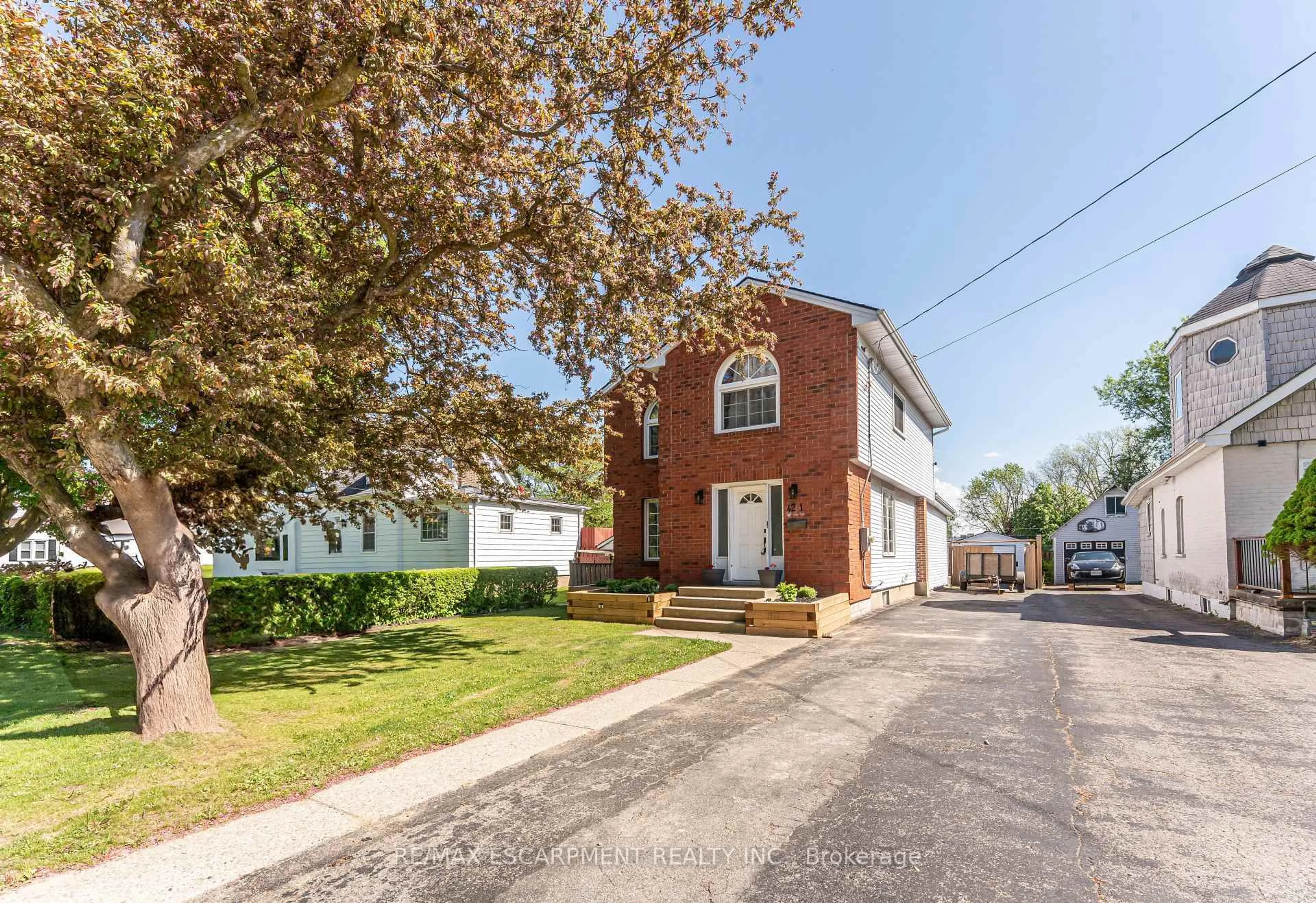 Home with brick exterior material, street for 421 Nelson St, Brantford Ontario N3S 4G1