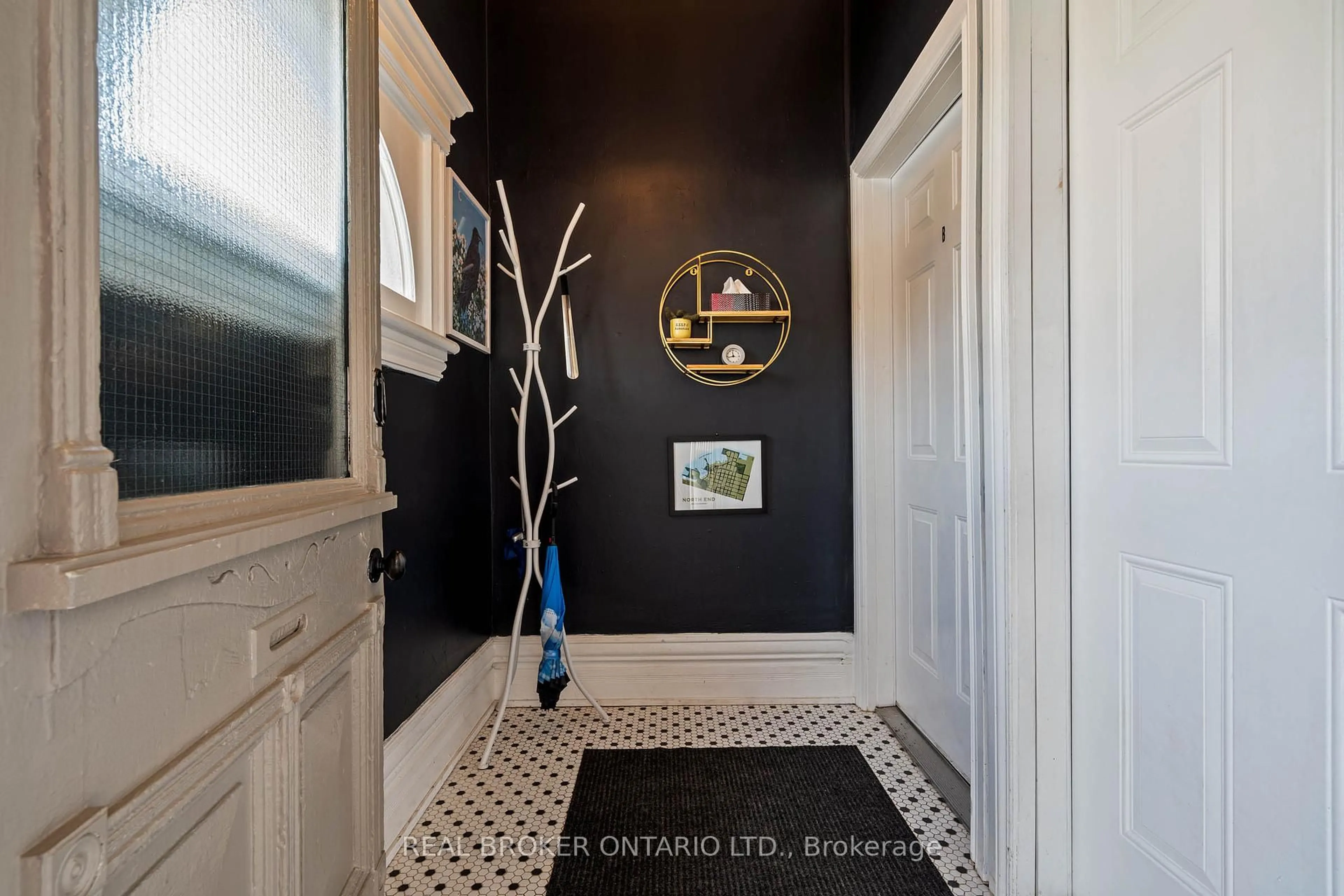 Contemporary bathroom, ceramic/tile floor for 550 James St, Hamilton Ontario L8L 1J5