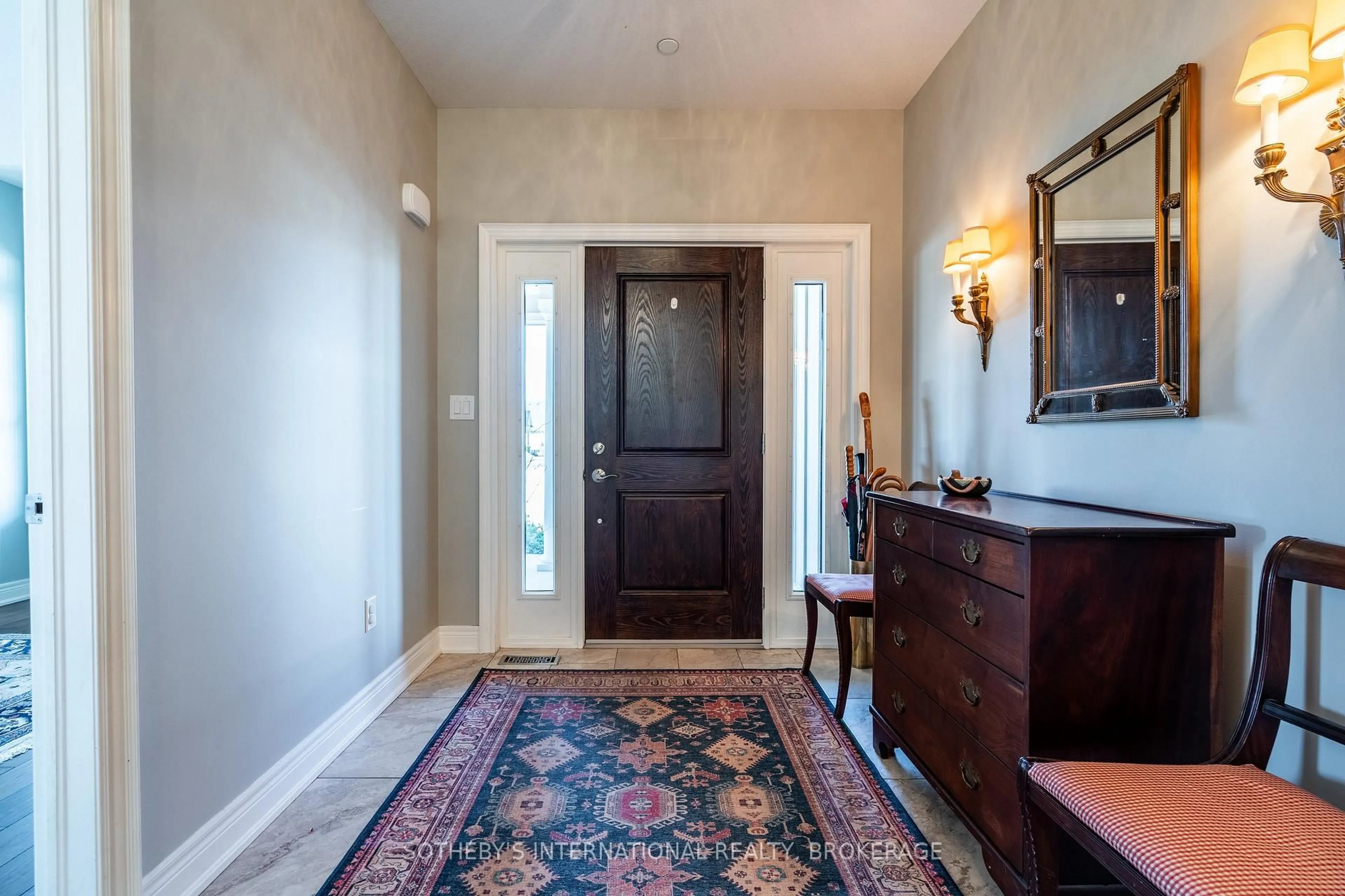 Indoor entryway for 1 Stoneridge Cres, Niagara-on-the-Lake Ontario L0S 1J1