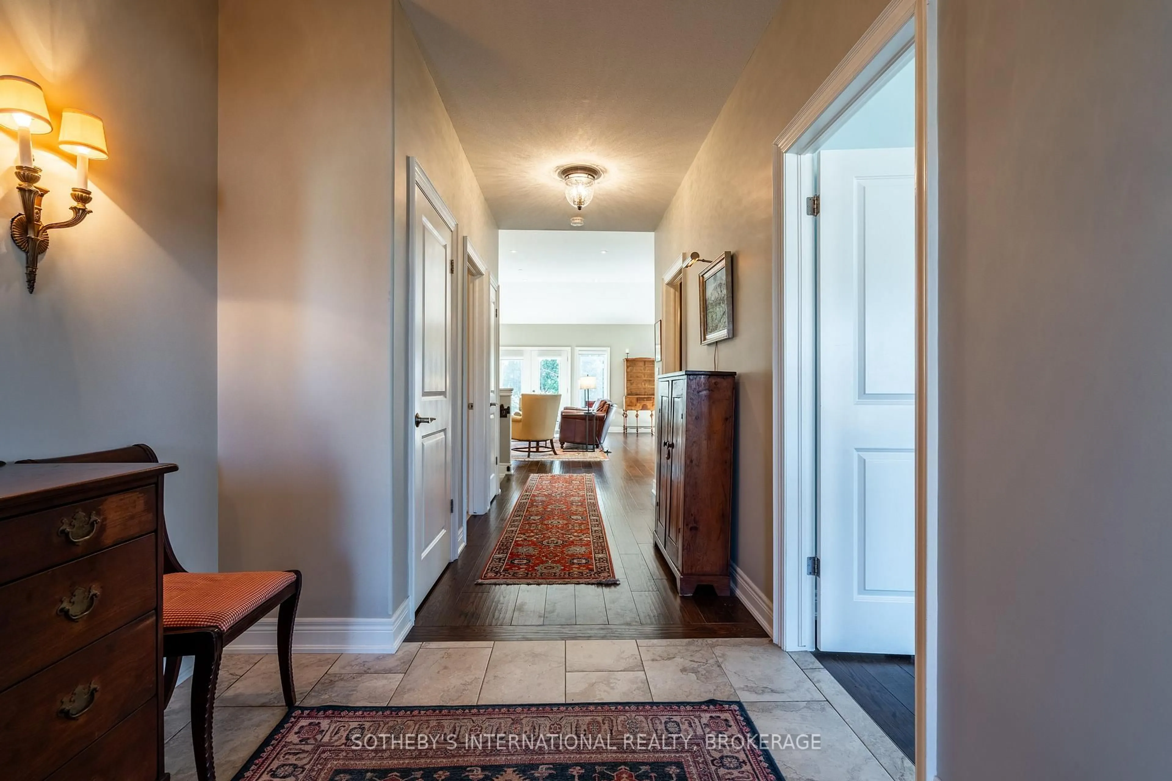 Indoor entryway for 1 Stoneridge Cres, Niagara-on-the-Lake Ontario L0S 1J1