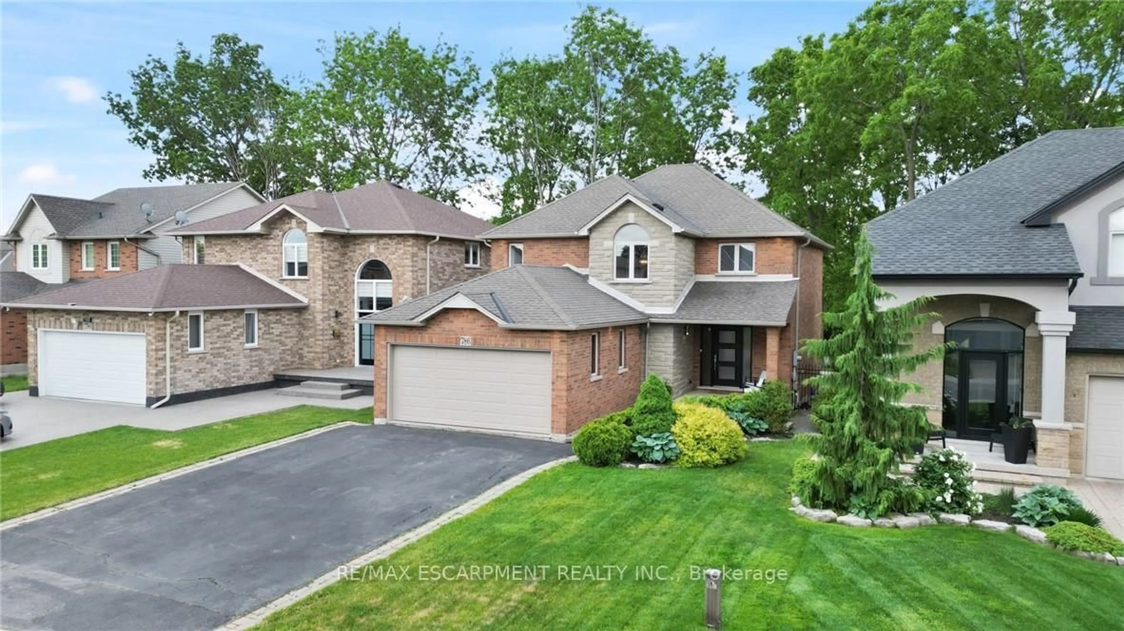 Home with brick exterior material, street for 786 Upper Horning Rd, Hamilton Ontario L9C 7R4