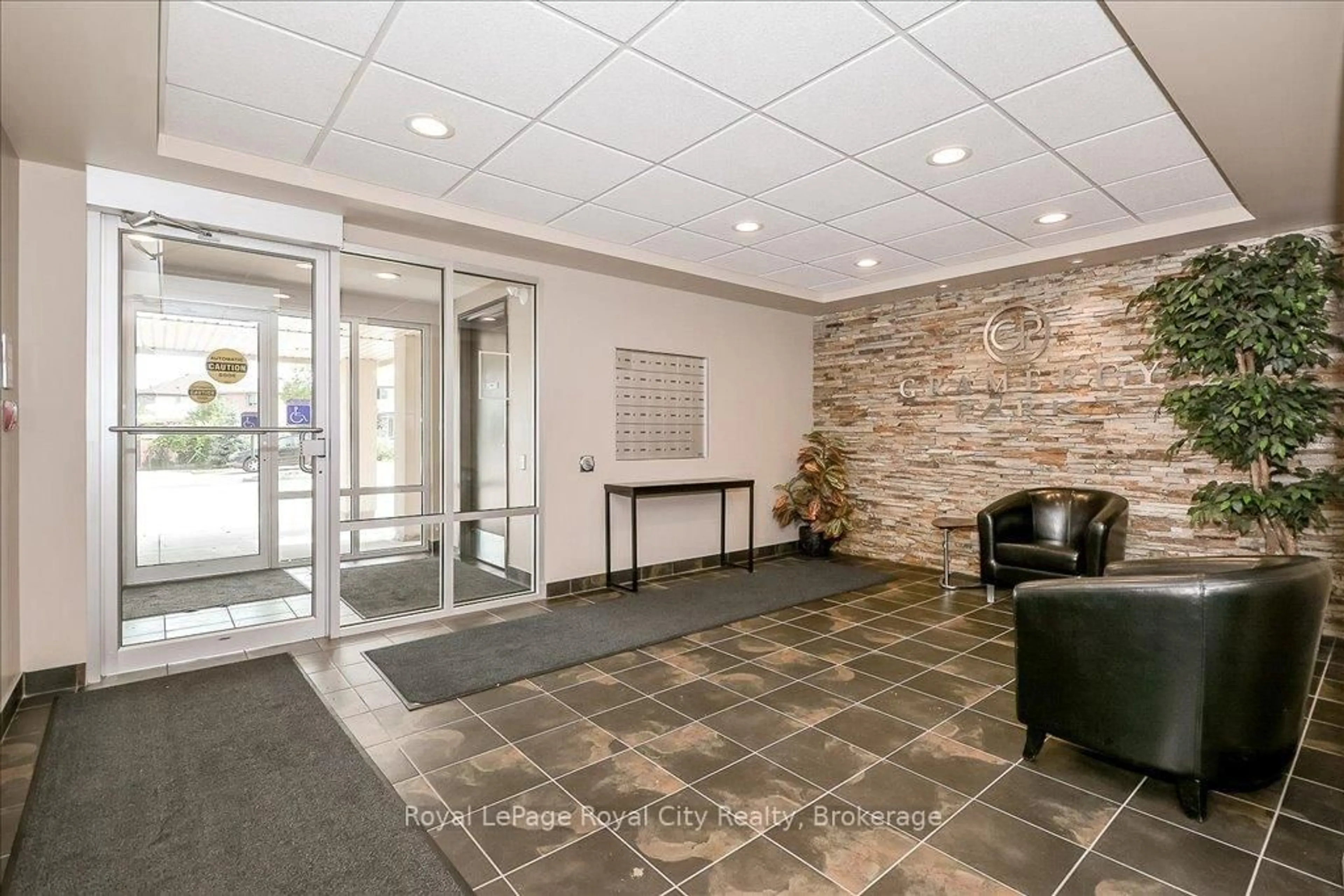 Indoor foyer for 901 Paisley Rd #406, Guelph Ontario N1K 0A7