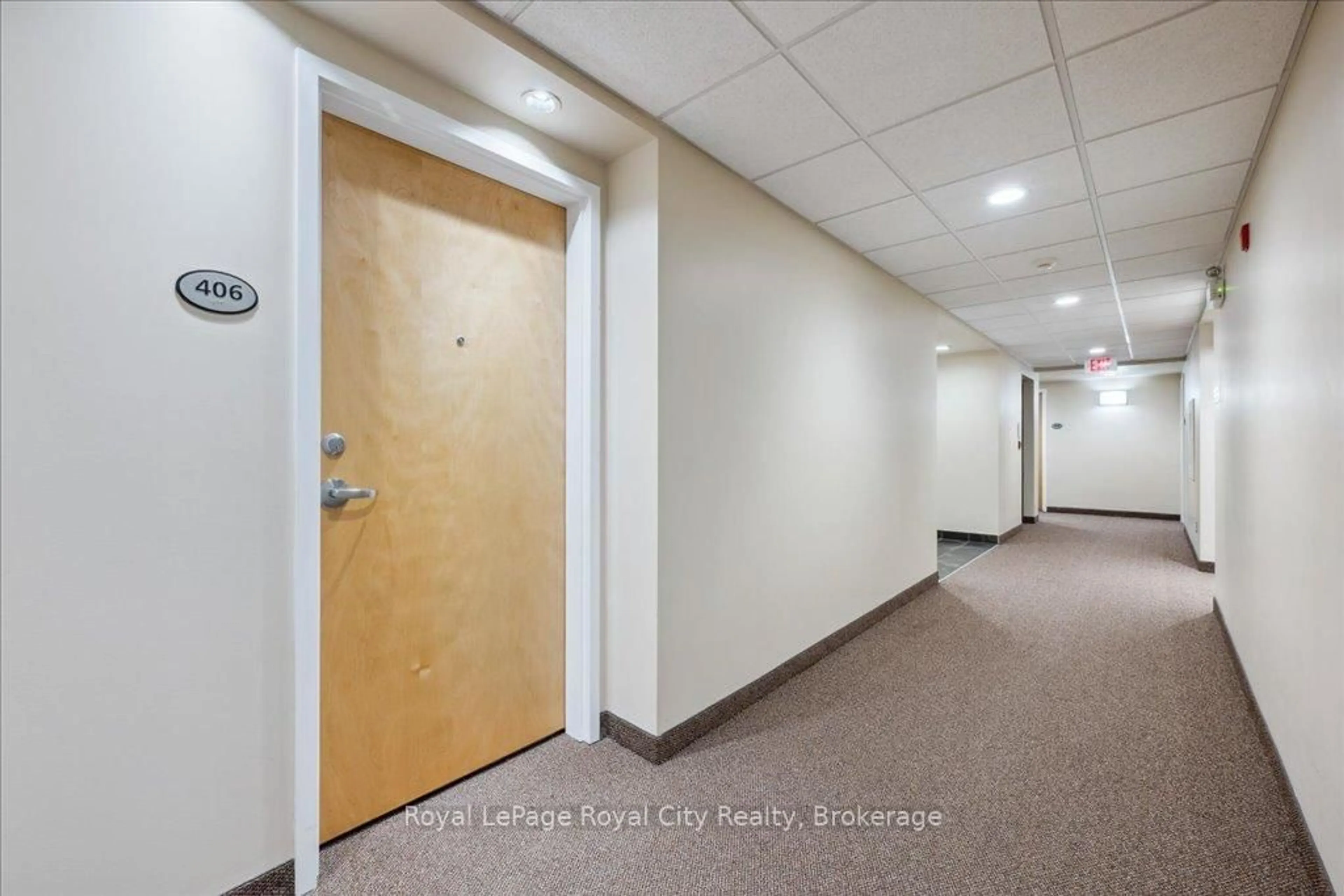 Indoor foyer for 901 Paisley Rd #406, Guelph Ontario N1K 0A7