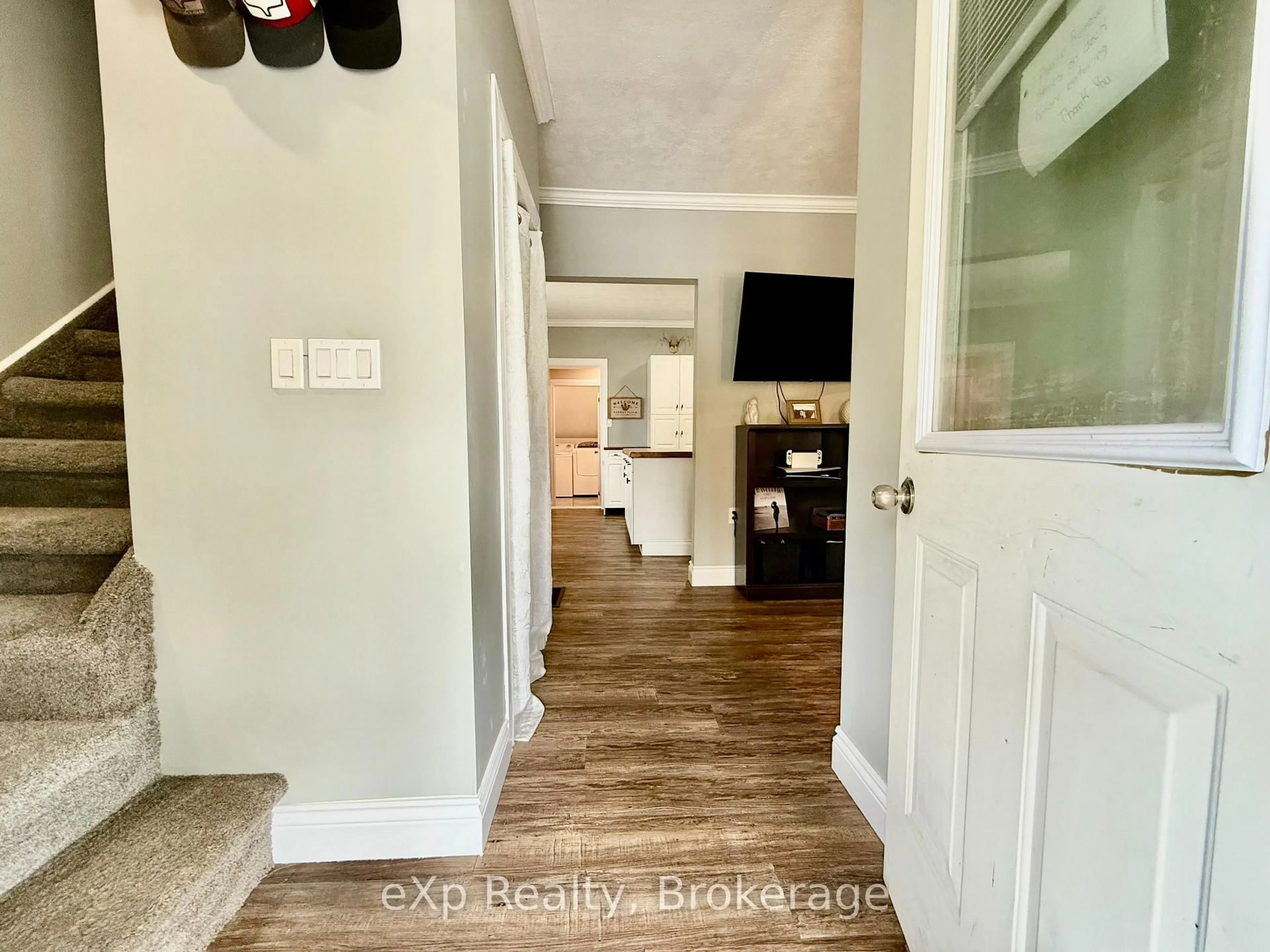 Indoor entryway for 28 King St, Brockton Ontario N0G 1J0