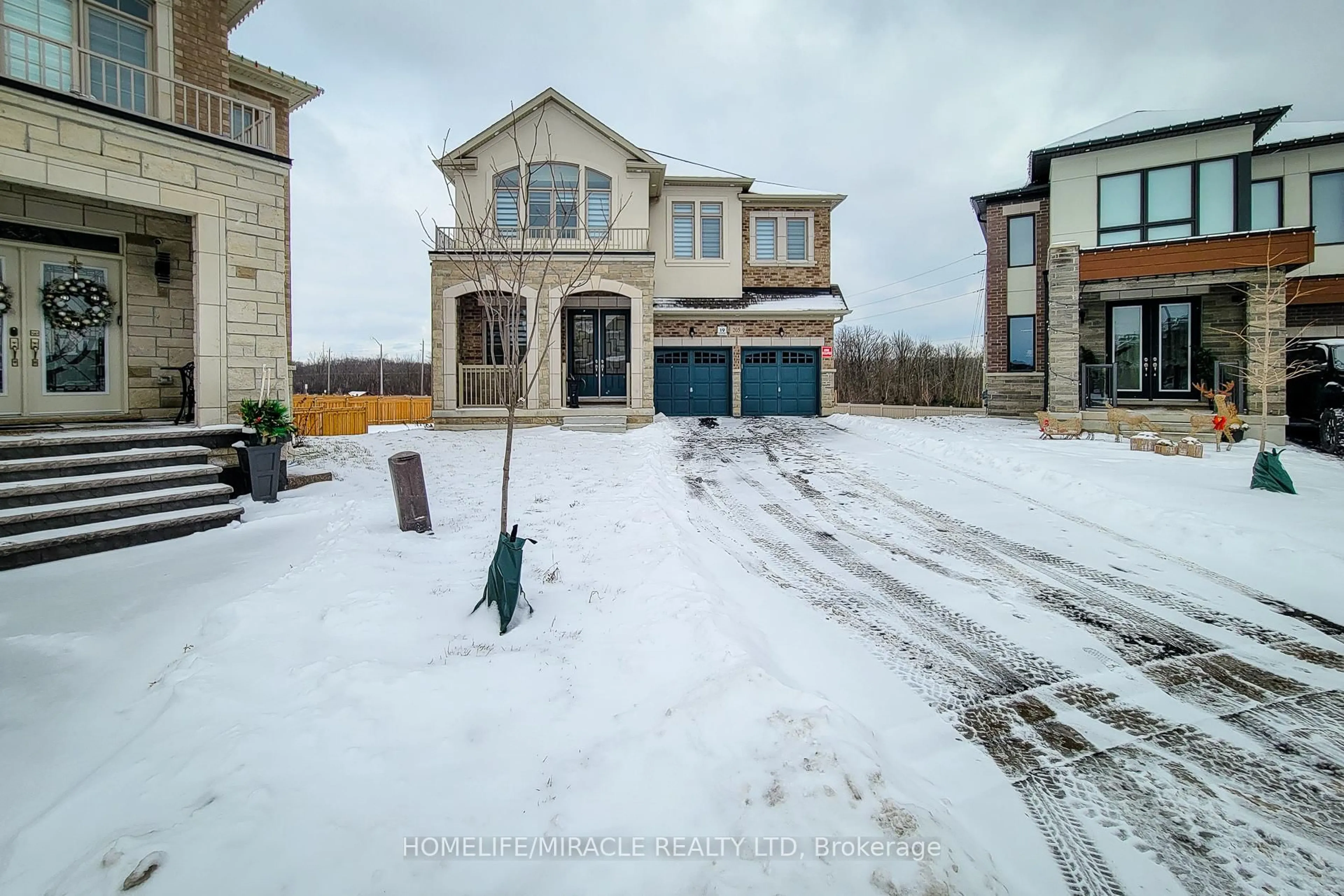 A pic from outside/outdoor area/front of a property/back of a property/a pic from drone, street for 205 Agro St, Hamilton Ontario L8B 1X7