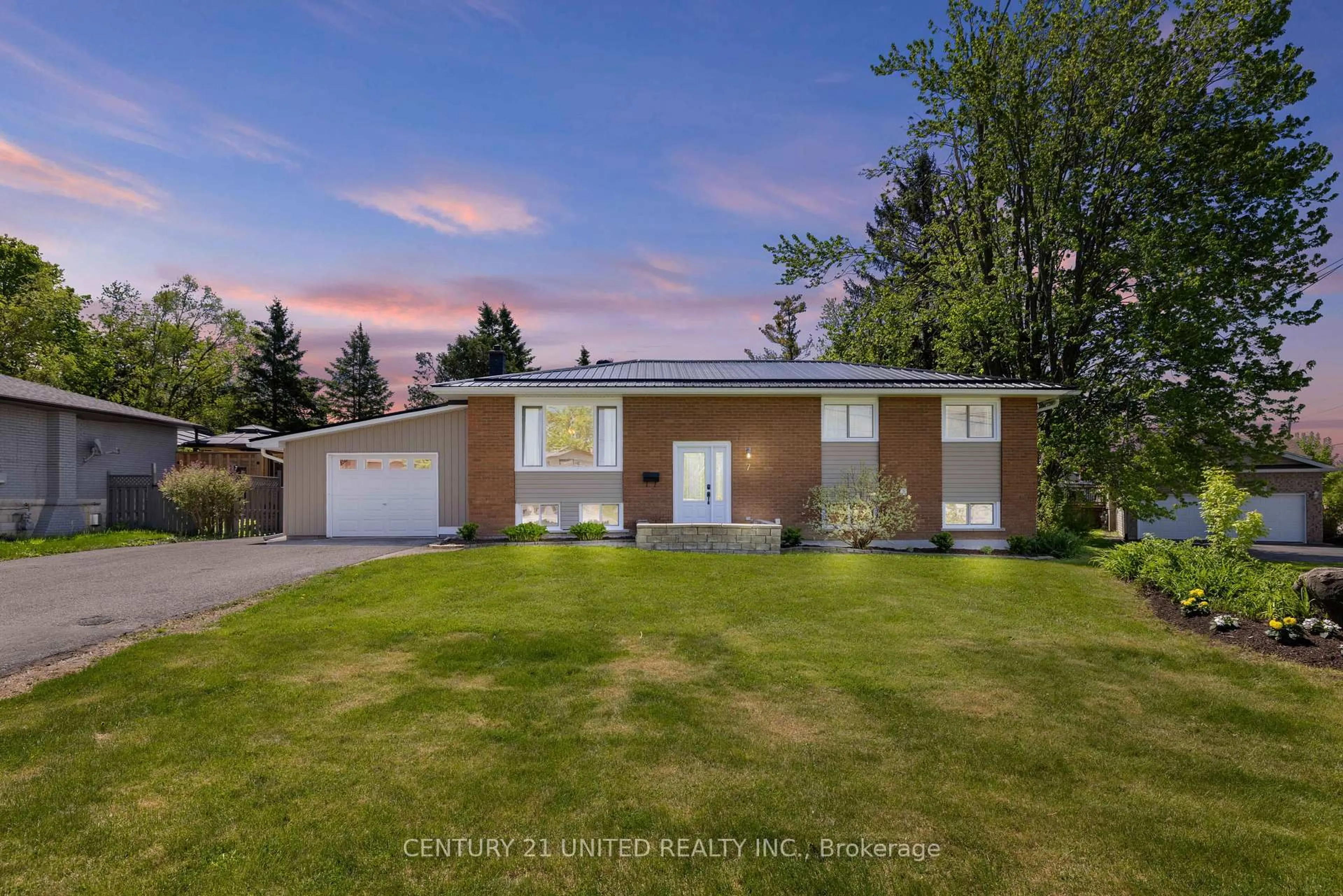 Home with vinyl exterior material, street for 7 Hillside Dr, Kawartha Lakes Ontario K9V 1A4