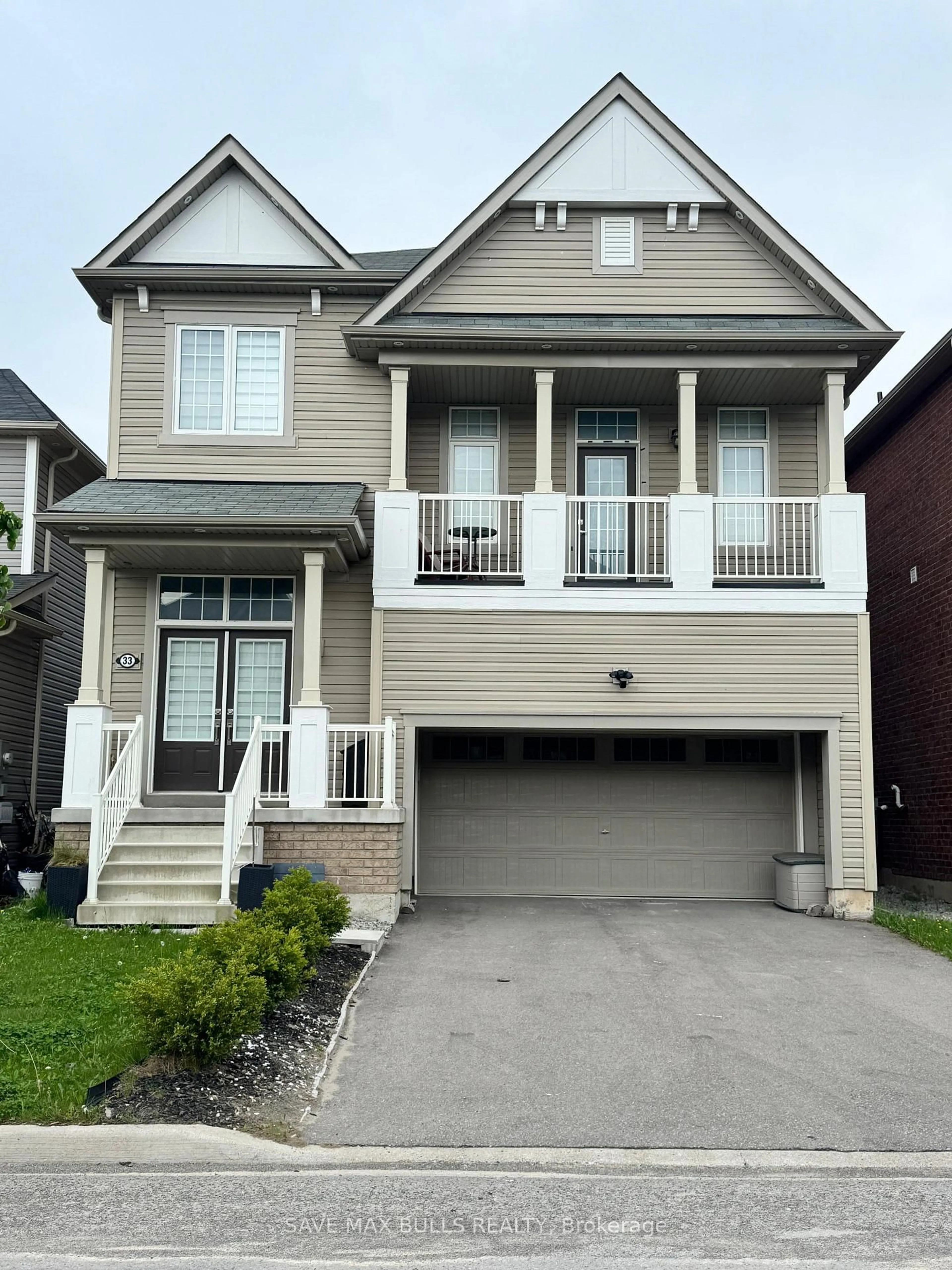 Home with vinyl exterior material, street for 33 DOREEN Dr, Thorold Ontario L3B 0G6
