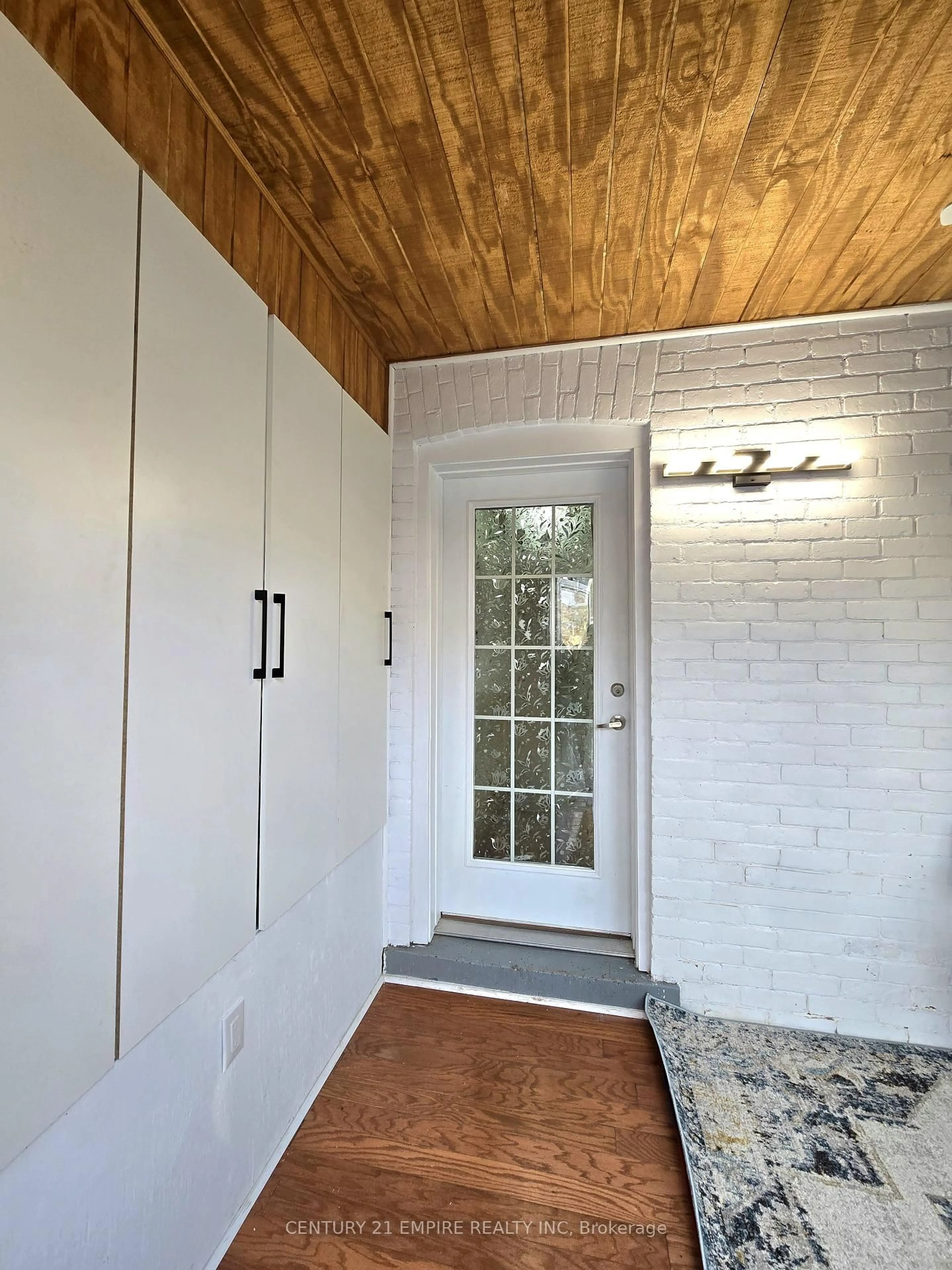 Indoor entryway for 61 Stirton St, Hamilton Ontario L8L 6E7