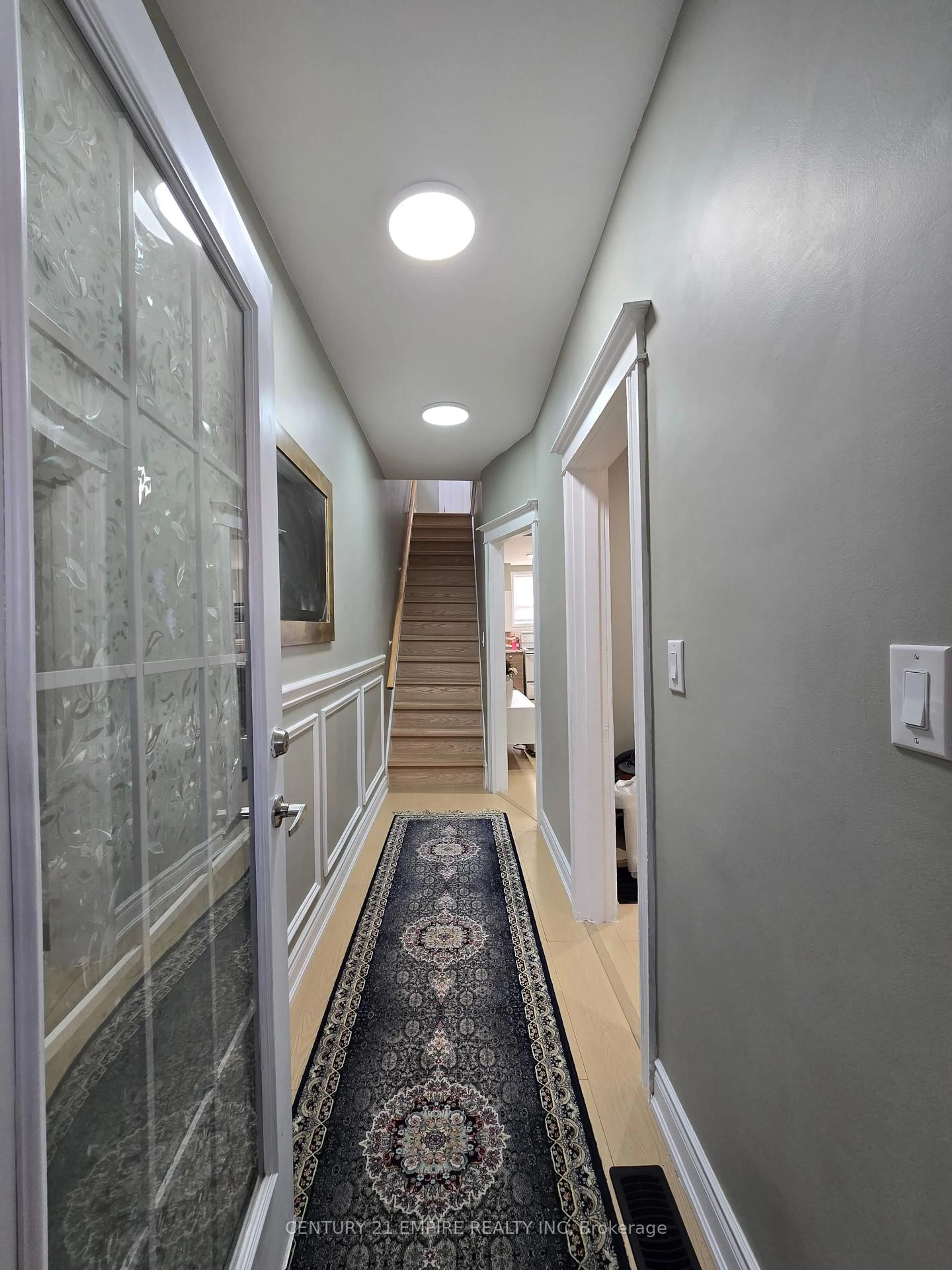 Indoor foyer for 61 Stirton St, Hamilton Ontario L8L 6E7