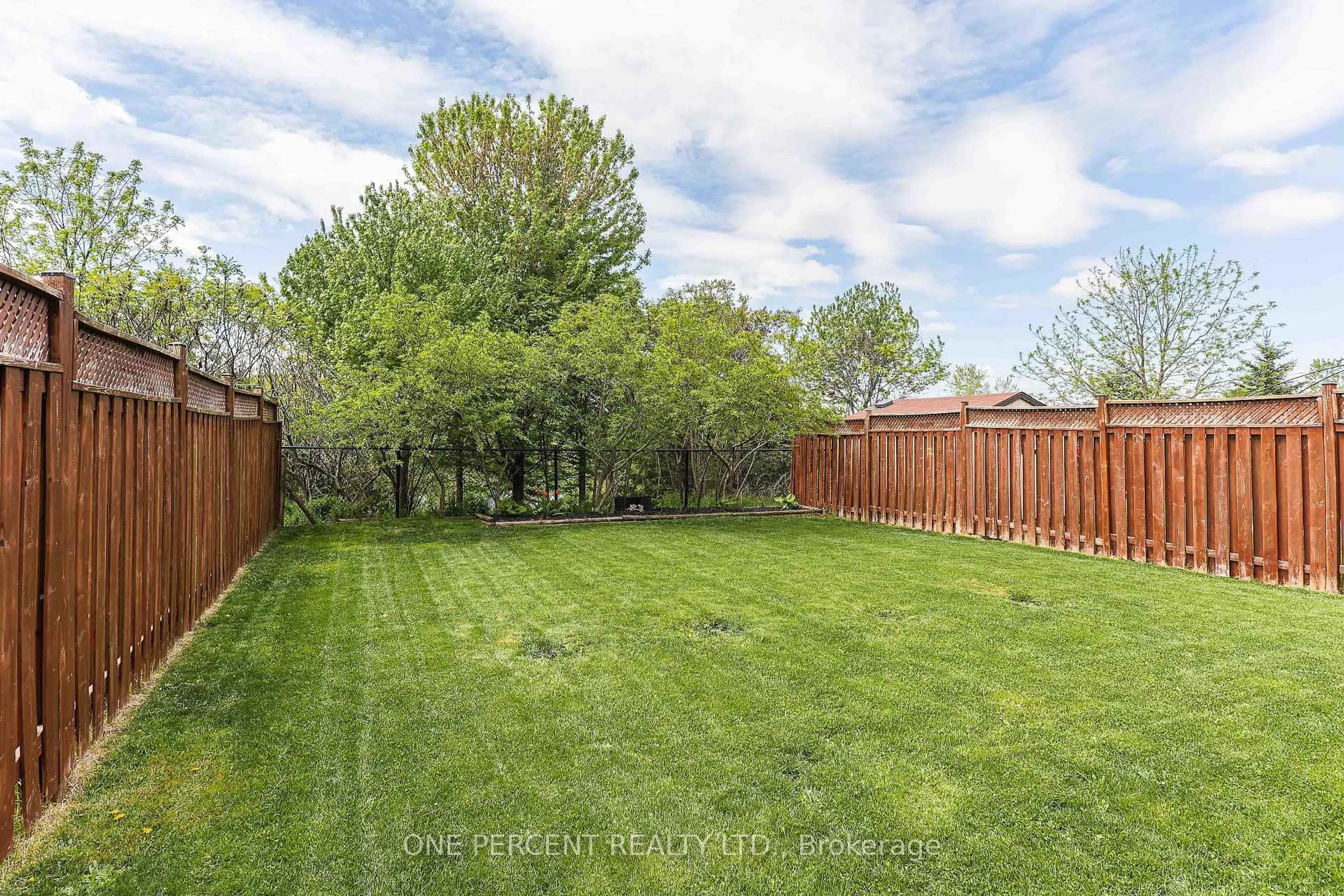 Patio, forest/trees view for 68 Bisset Ave, Brantford Ontario N3T 0H3