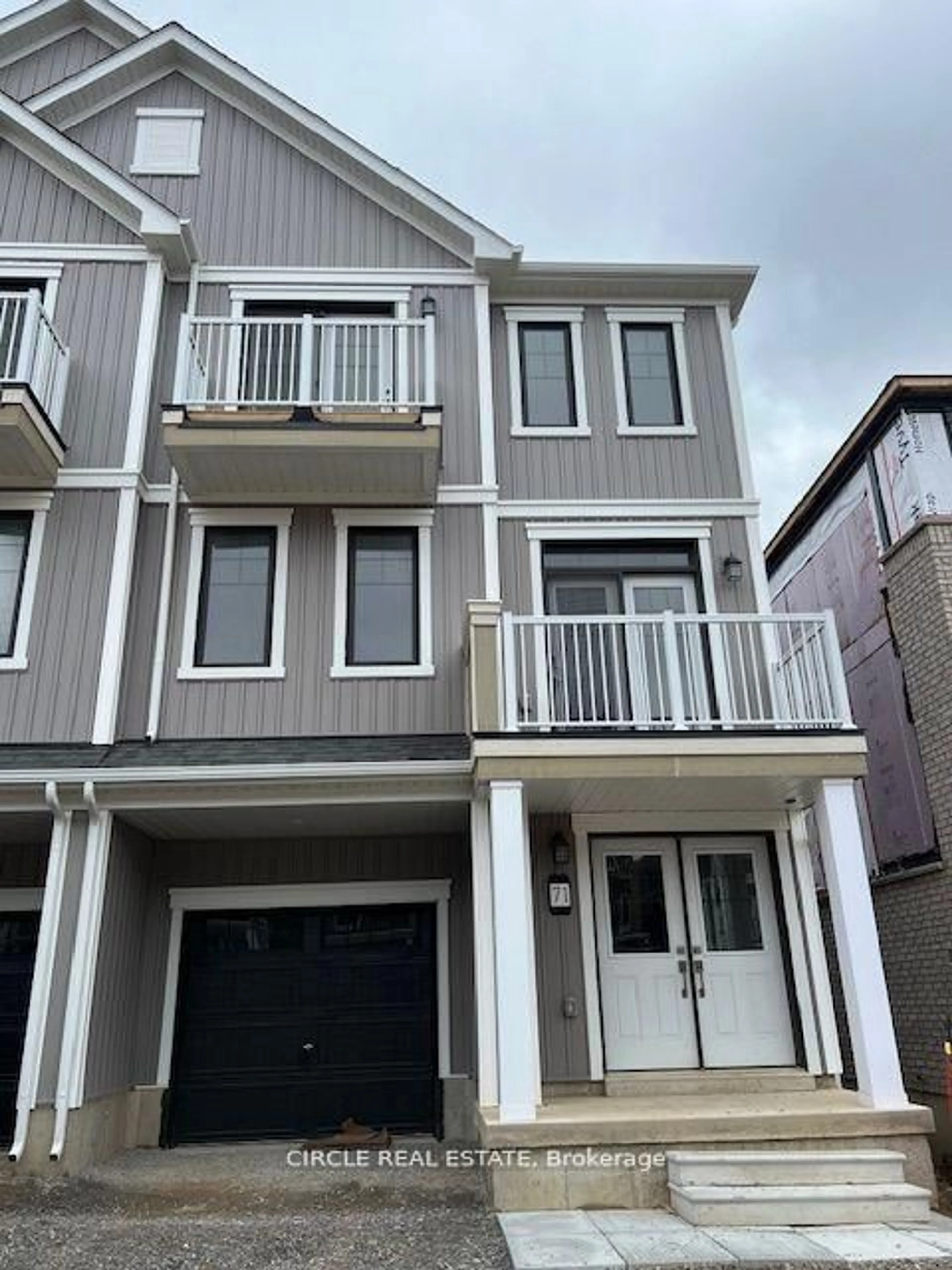 Home with vinyl exterior material, street for 71 Norwich Cres, Haldimand Ontario N3W 0J4