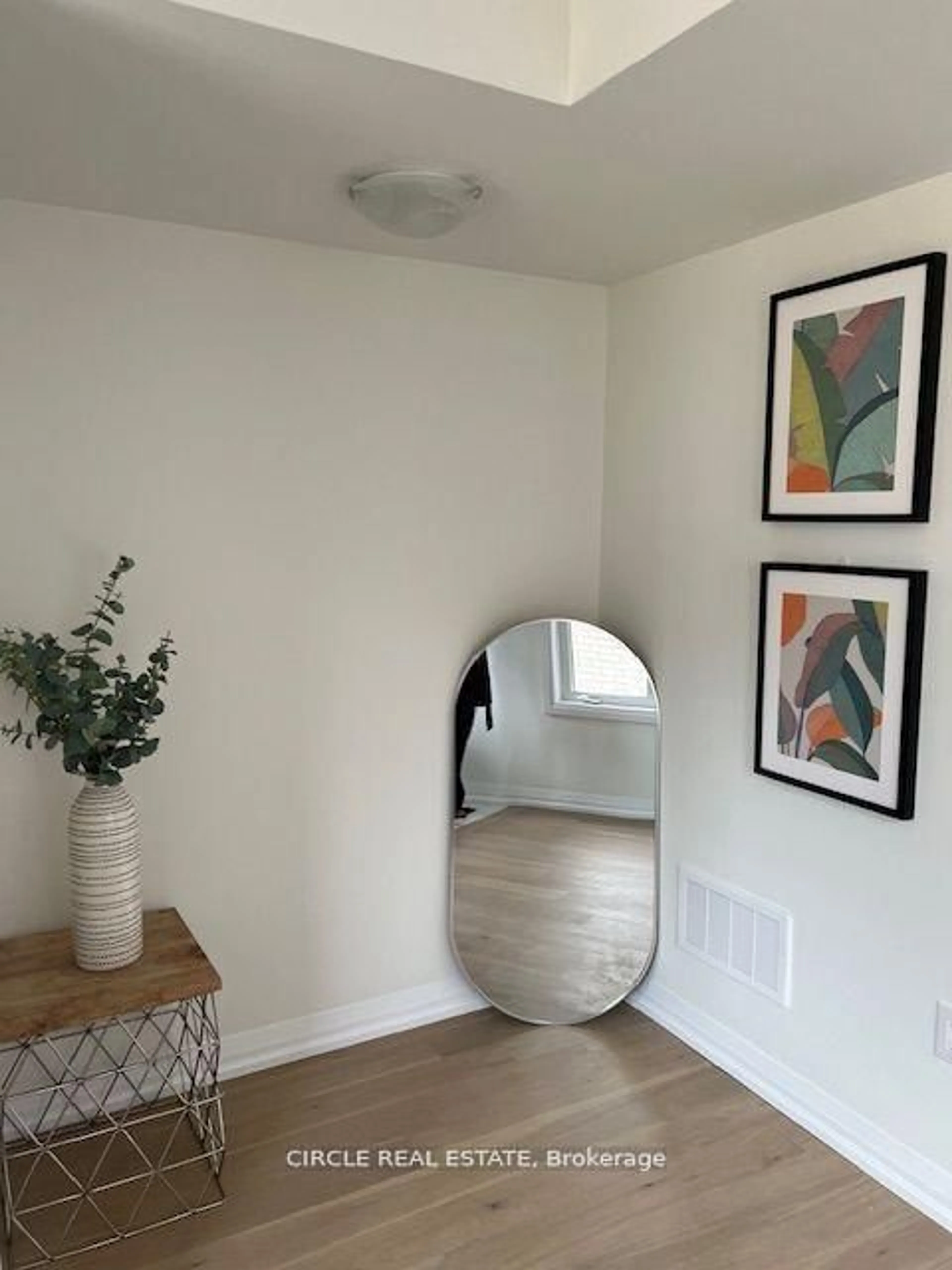 Indoor entryway for 71 Norwich Cres, Haldimand Ontario N3W 0J4