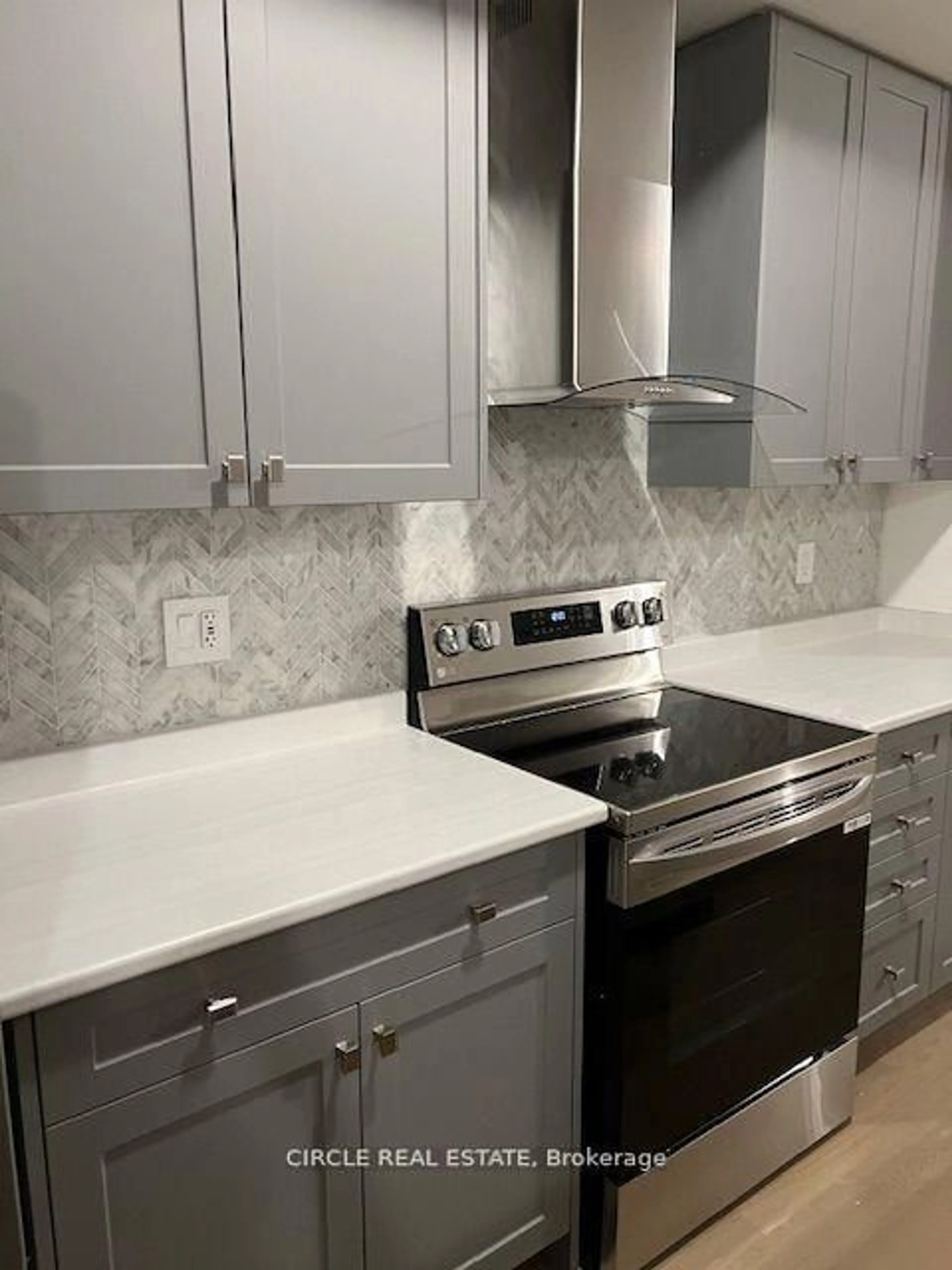 Contemporary kitchen, ceramic/tile floor for 71 Norwich Cres, Haldimand Ontario N3W 0J4