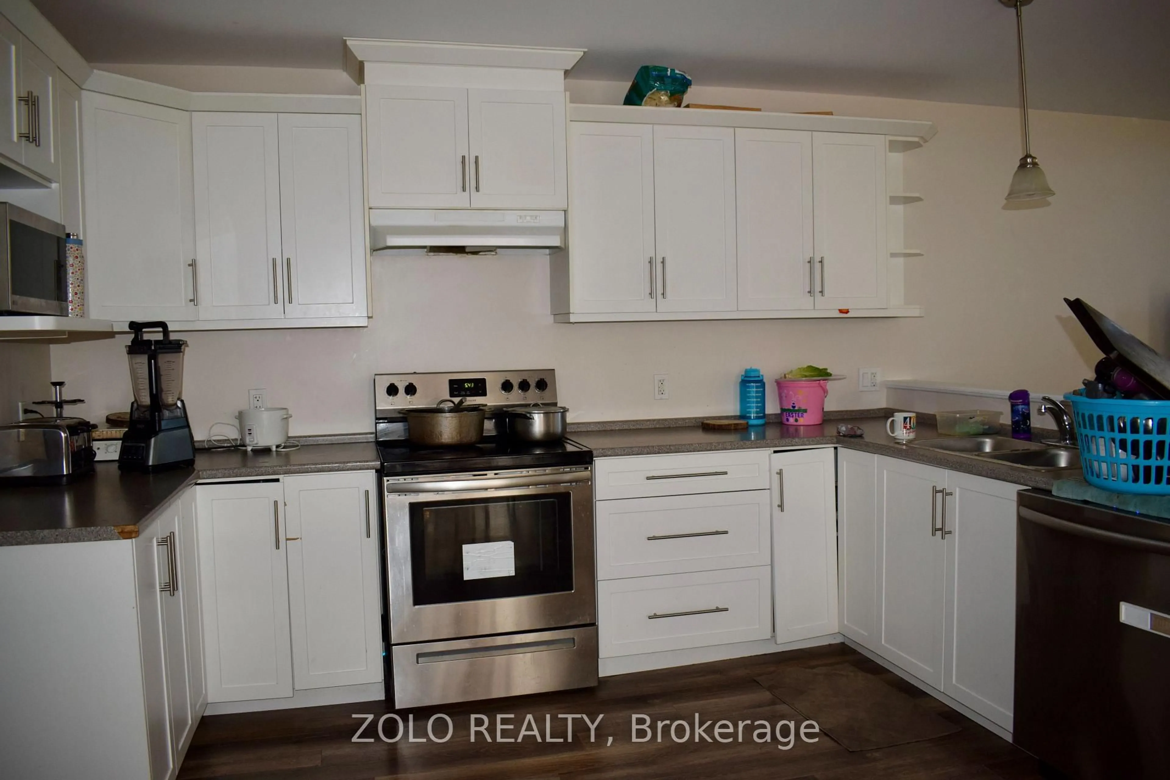 Open concept kitchen, unknown for 172 Bellwood Dr, Cornwall Ontario K6H 7M3