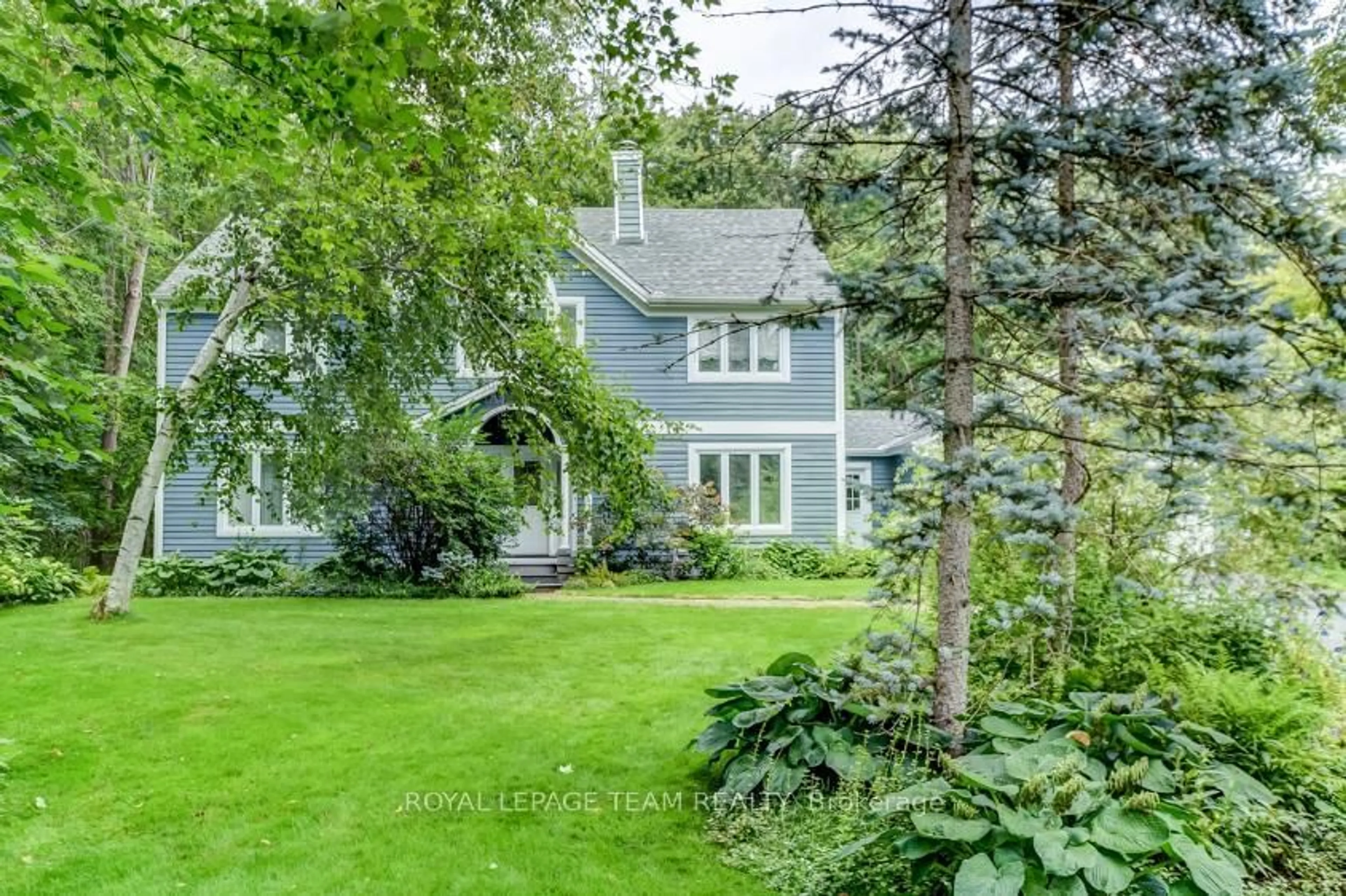 A pic from outside/outdoor area/front of a property/back of a property/a pic from drone, street for 5517 Cedar Dr, Ottawa Ontario K4M 1B4