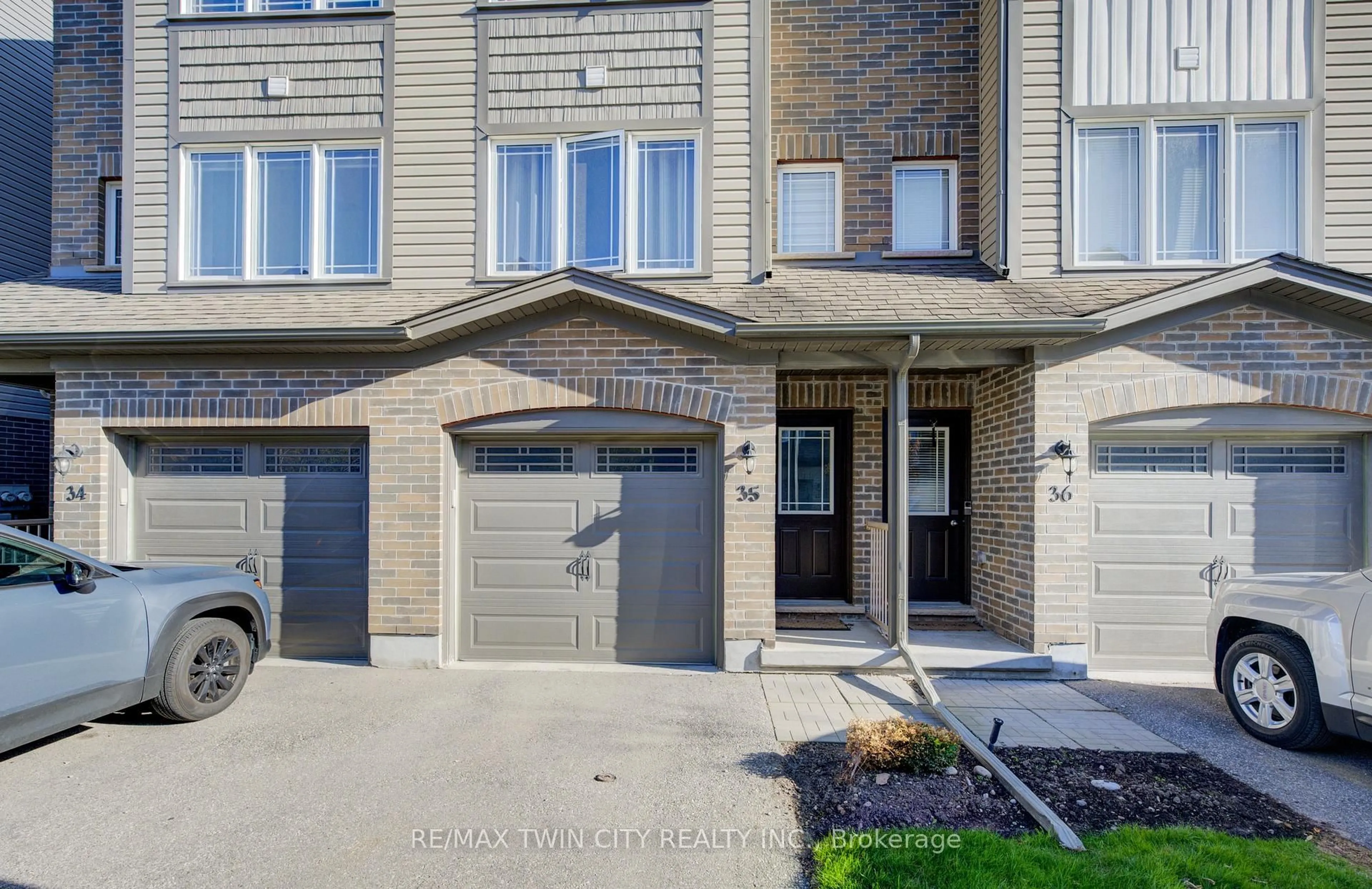 Unknown for 12 Poplar Dr #35, Cambridge Ontario N3C 0G4